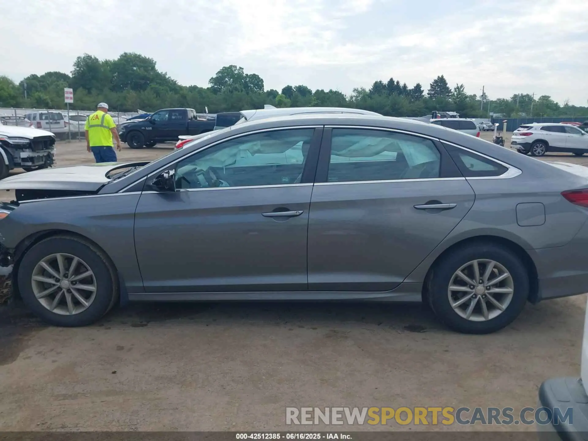 14 fotografías del automóvil dañado 5NPE24AF3KH805295 HYUNDAI SONATA 2019