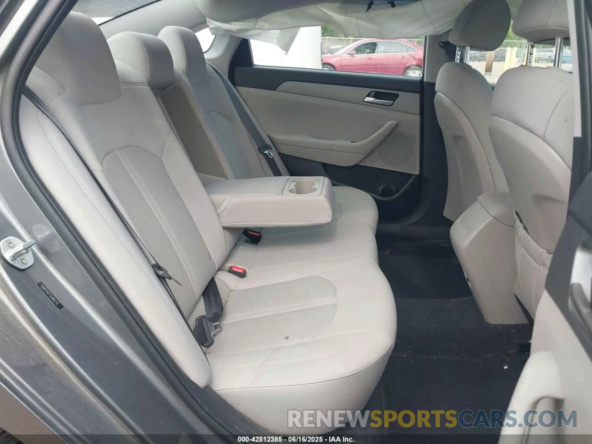 8 fotografías del automóvil dañado 5NPE24AF3KH805295 HYUNDAI SONATA 2019