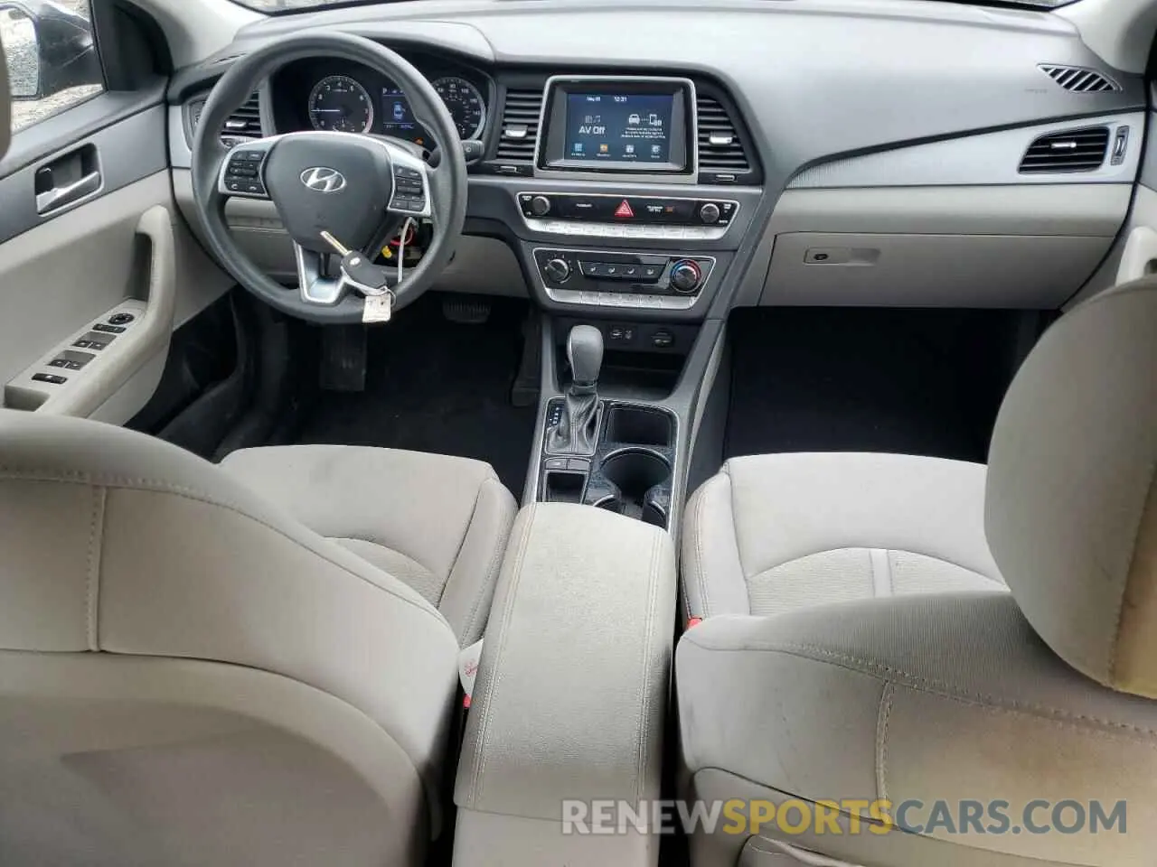 8 fotografías del automóvil dañado 5NPE24AF3KH817852 HYUNDAI SONATA 2019