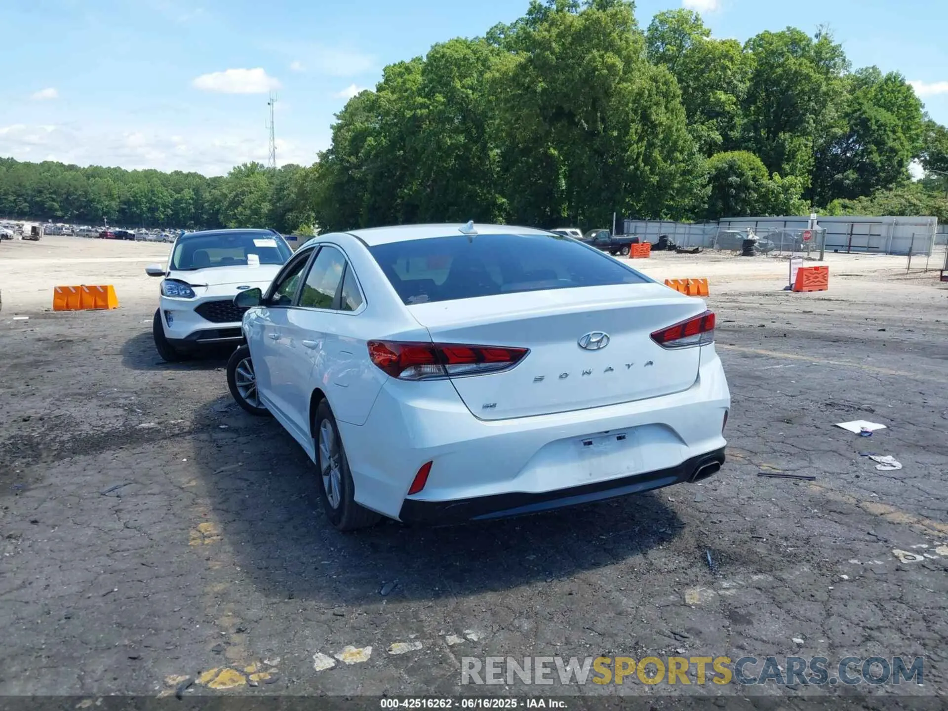 3 fotografías del automóvil dañado 5NPE24AF4KH734270 HYUNDAI SONATA 2019