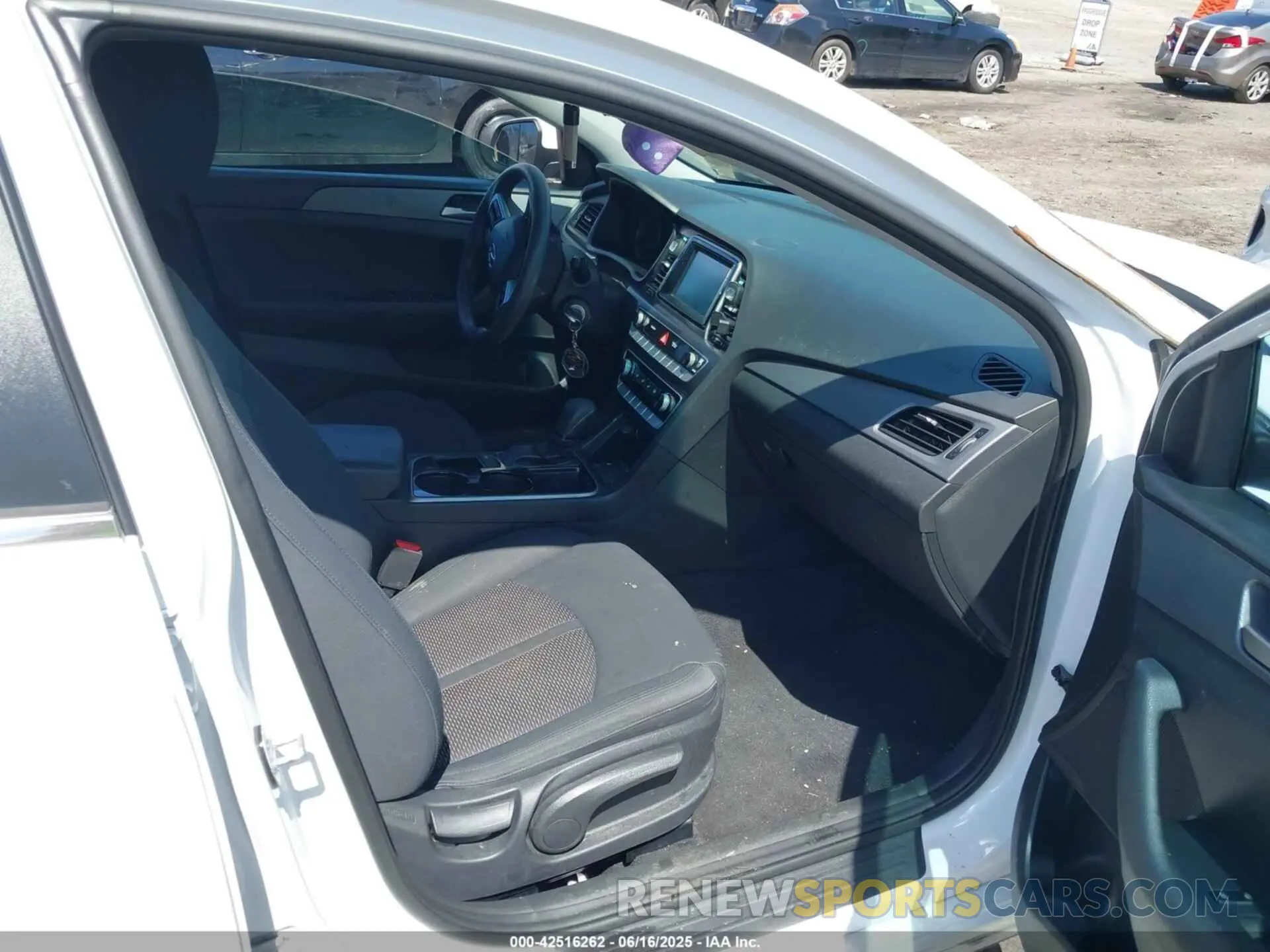5 fotografías del automóvil dañado 5NPE24AF4KH734270 HYUNDAI SONATA 2019