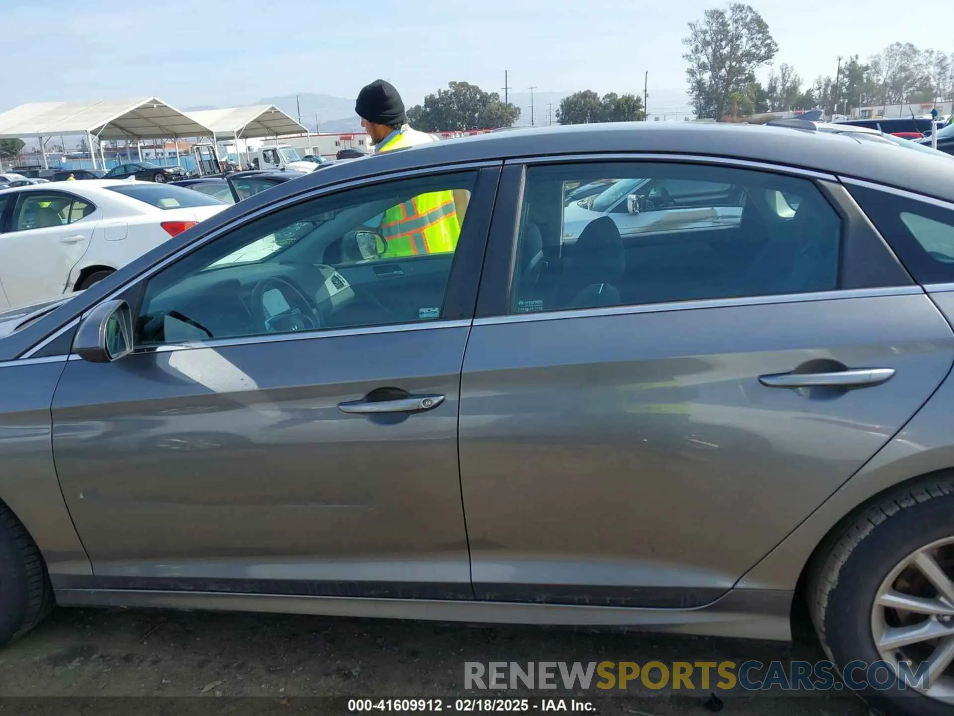 13 fotografías del automóvil dañado 5NPE24AF4KH734933 HYUNDAI SONATA 2019