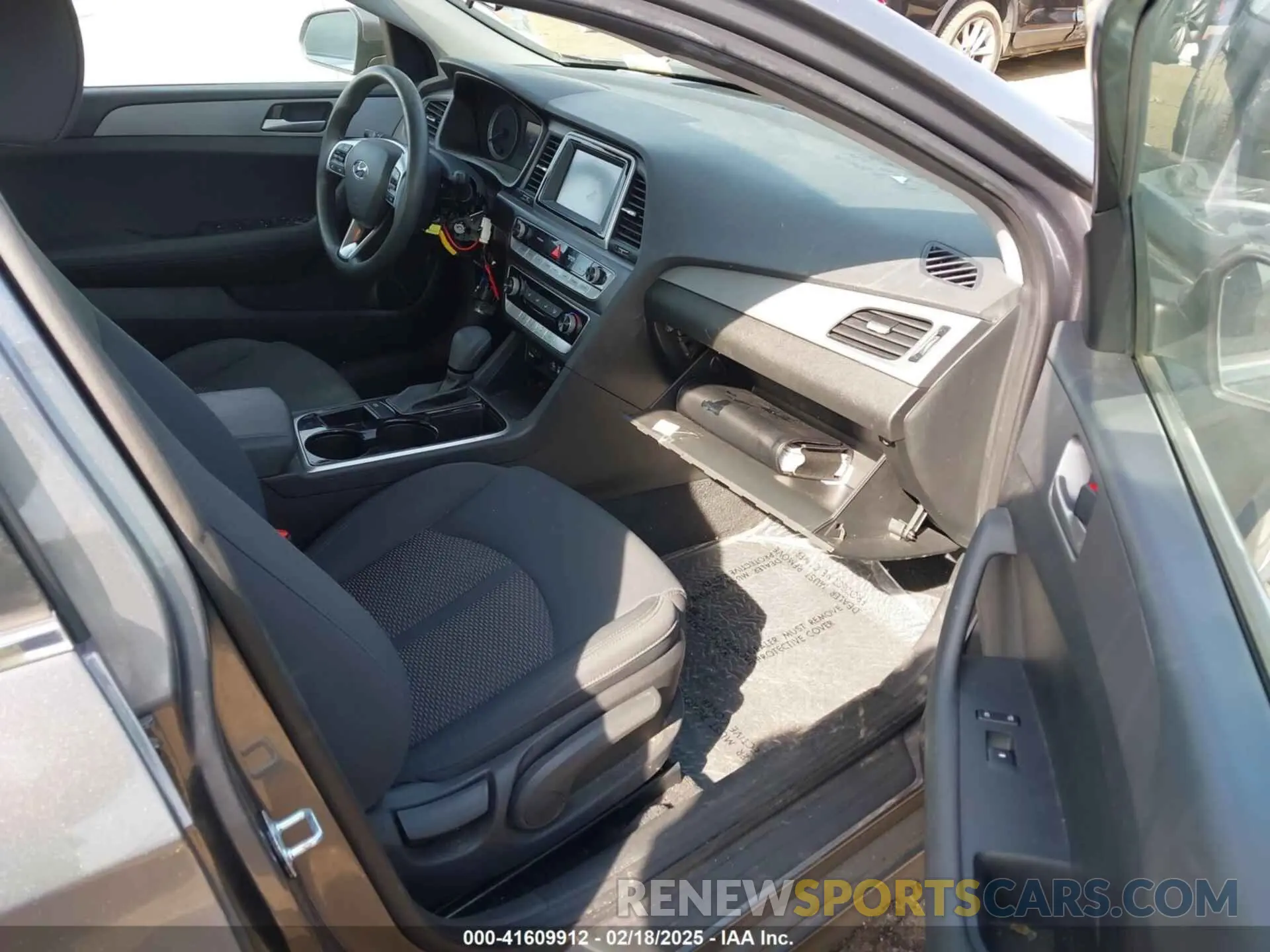 5 fotografías del automóvil dañado 5NPE24AF4KH734933 HYUNDAI SONATA 2019