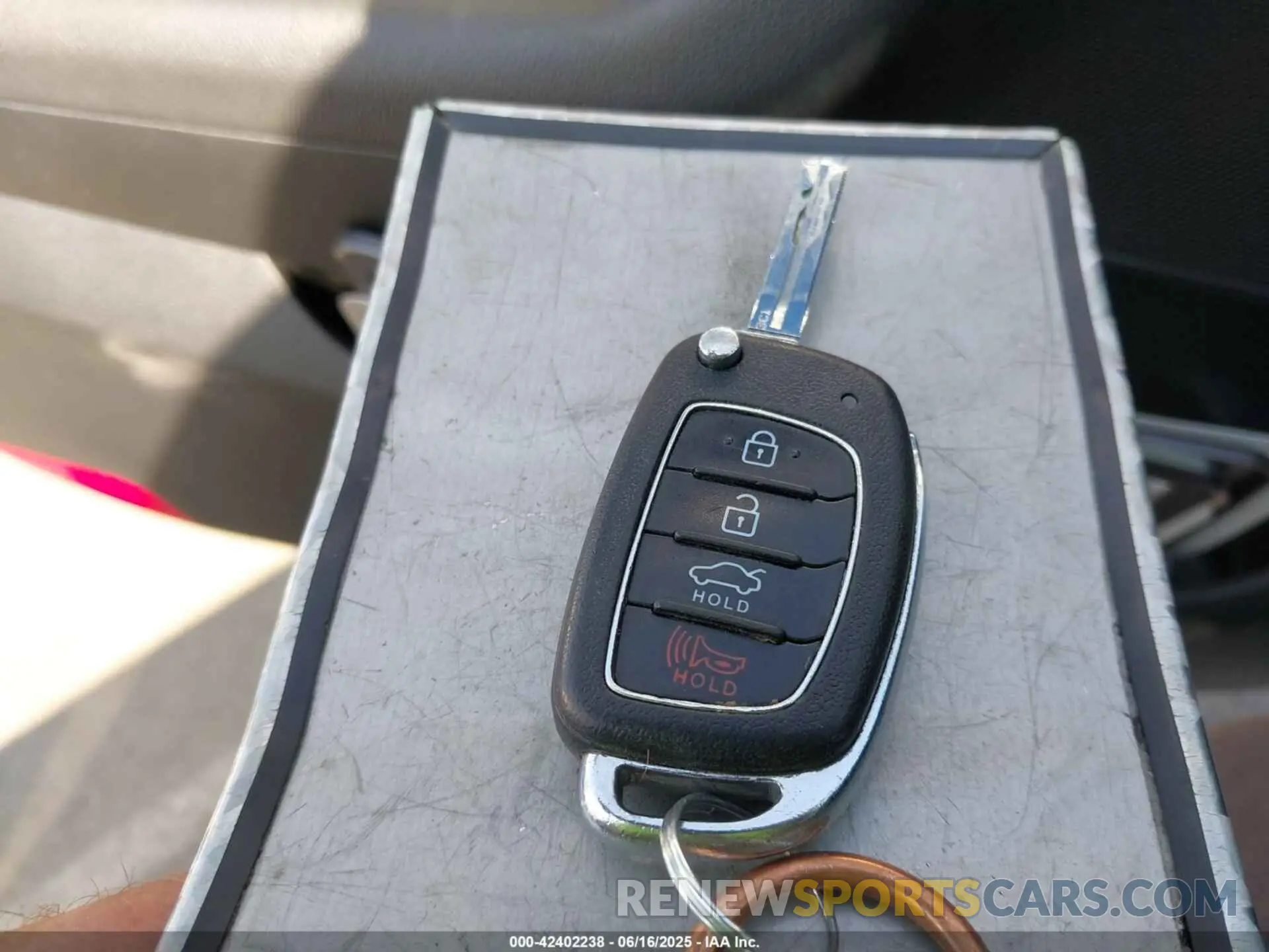 11 fotografías del automóvil dañado 5NPE24AF4KH748752 HYUNDAI SONATA 2019