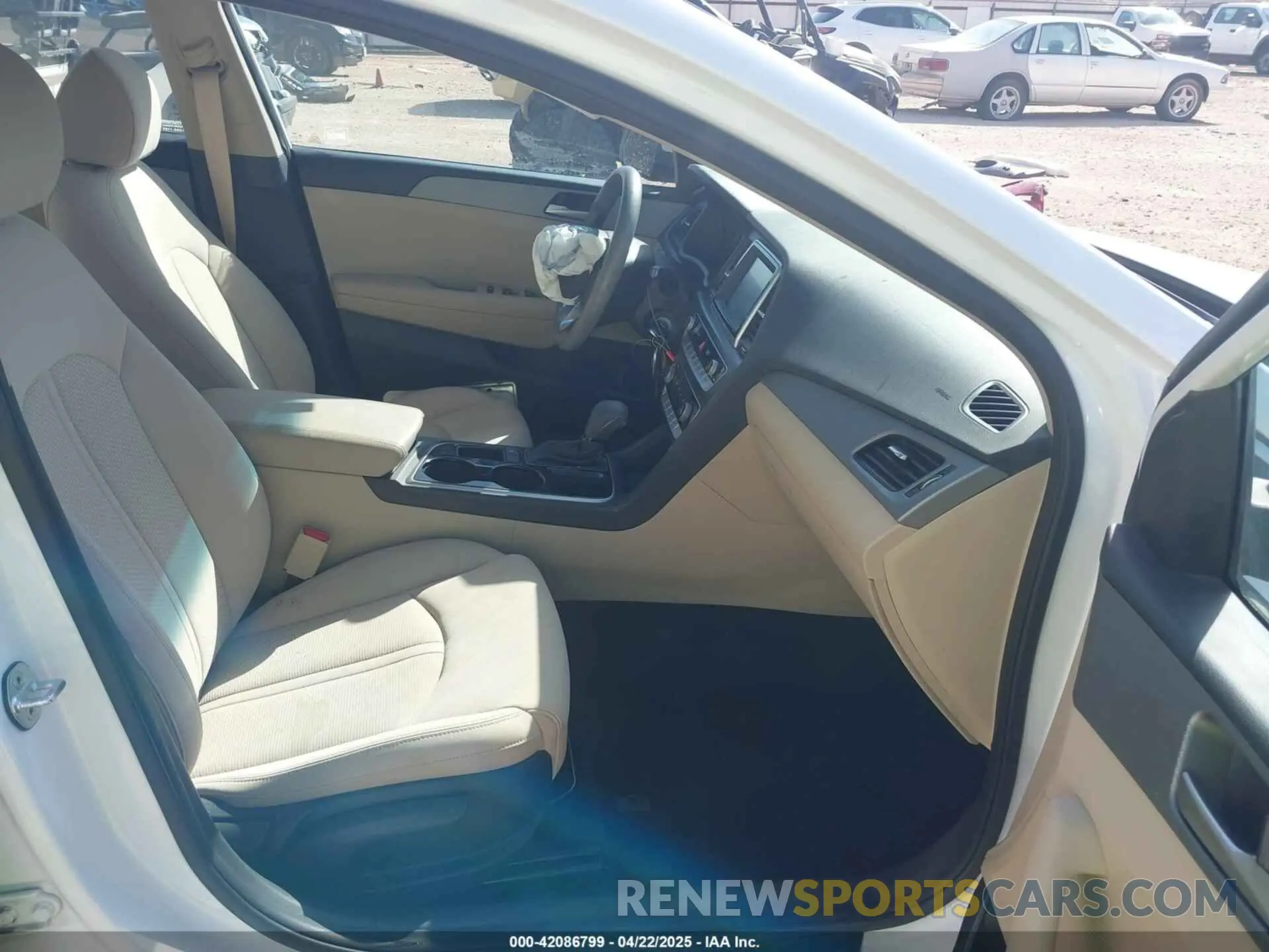 5 fotografías del automóvil dañado 5NPE24AF4KH749965 HYUNDAI SONATA 2019