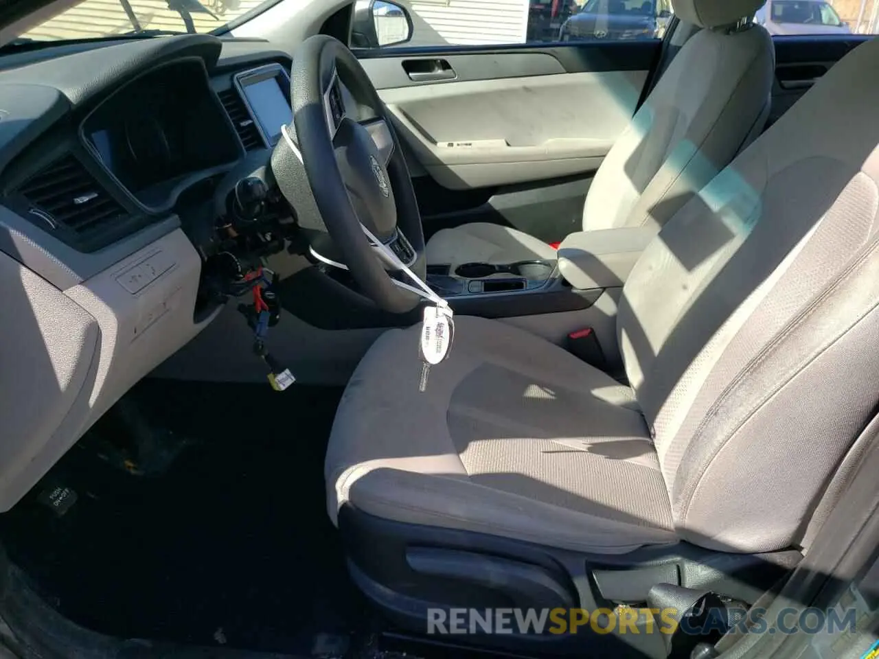 7 fotografías del automóvil dañado 5NPE24AF4KH808609 HYUNDAI SONATA 2019