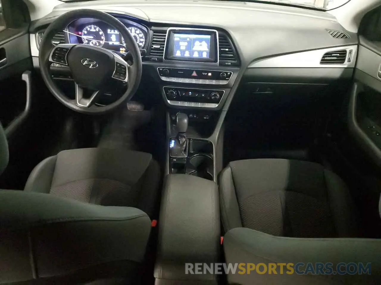 8 fotografías del automóvil dañado 5NPE24AF4KH818038 HYUNDAI SONATA 2019