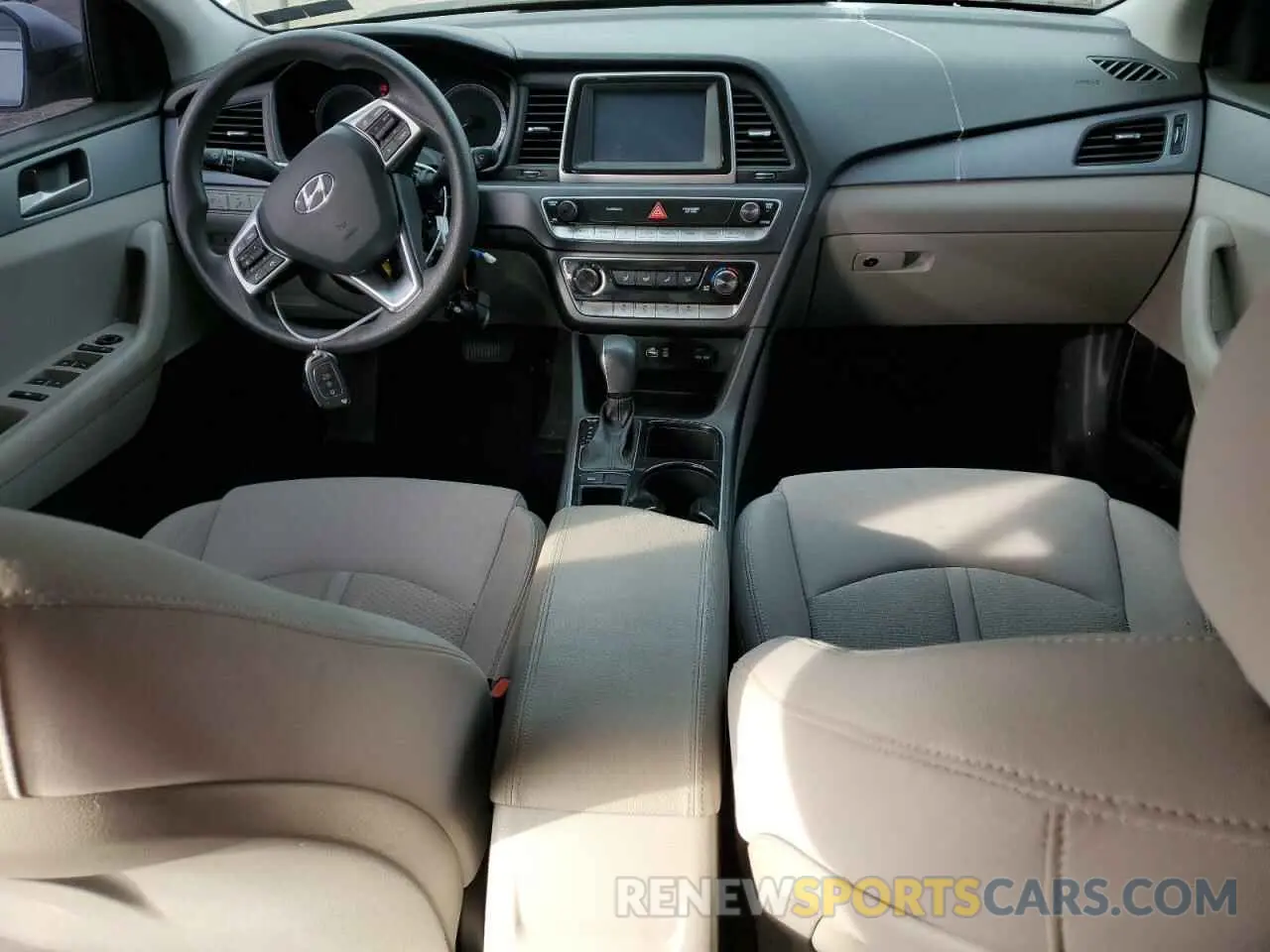 8 fotografías del automóvil dañado 5NPE24AF4KH819853 HYUNDAI SONATA 2019