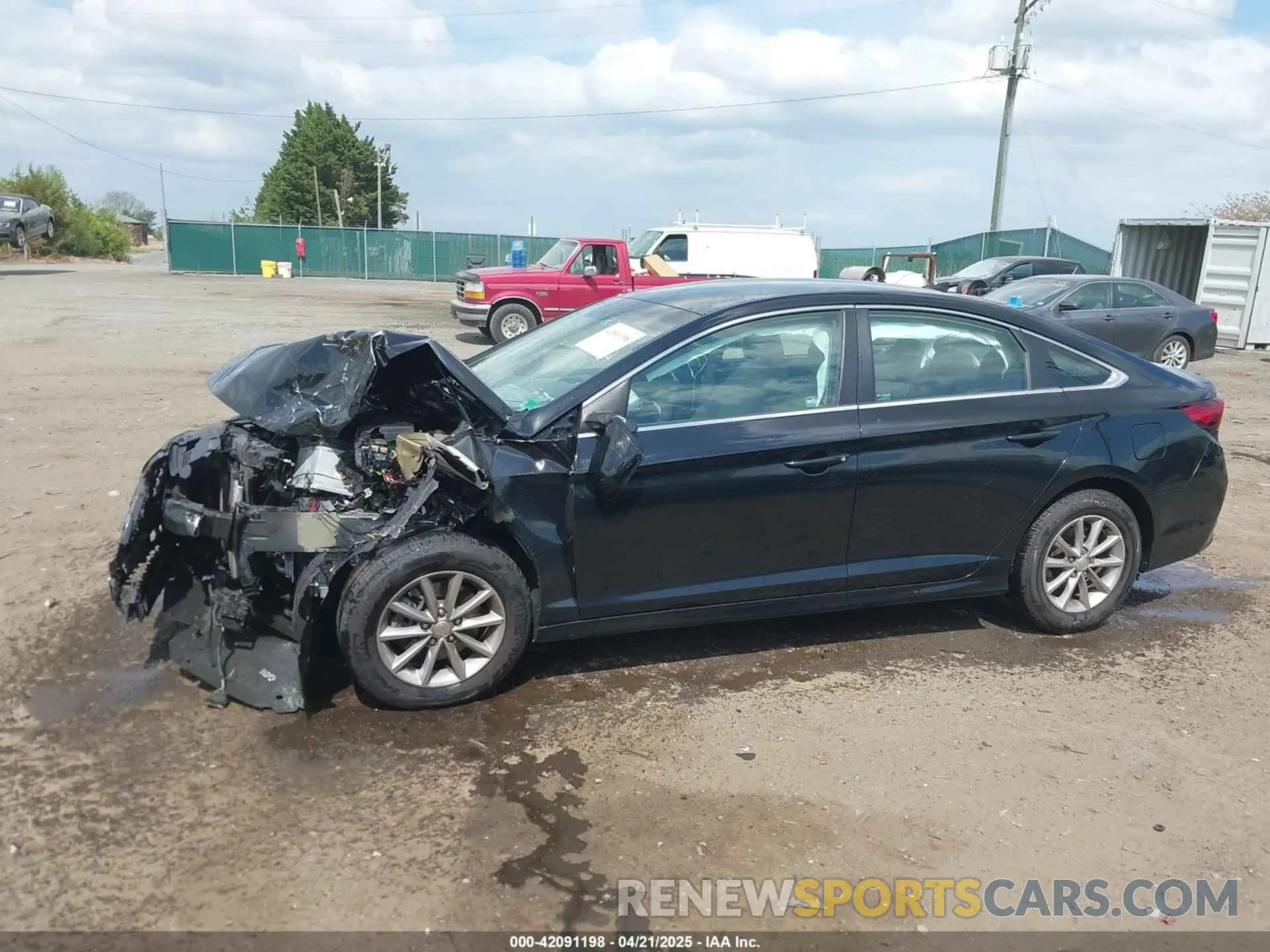 14 fotografías del automóvil dañado 5NPE24AF5KH733113 HYUNDAI SONATA 2019