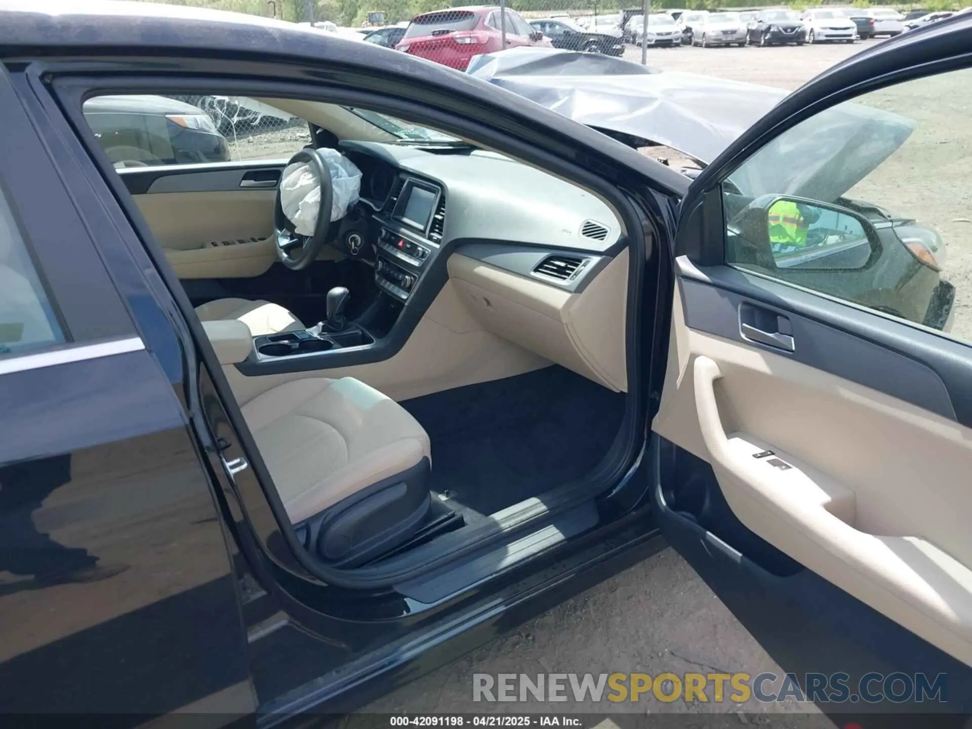 5 fotografías del automóvil dañado 5NPE24AF5KH733113 HYUNDAI SONATA 2019