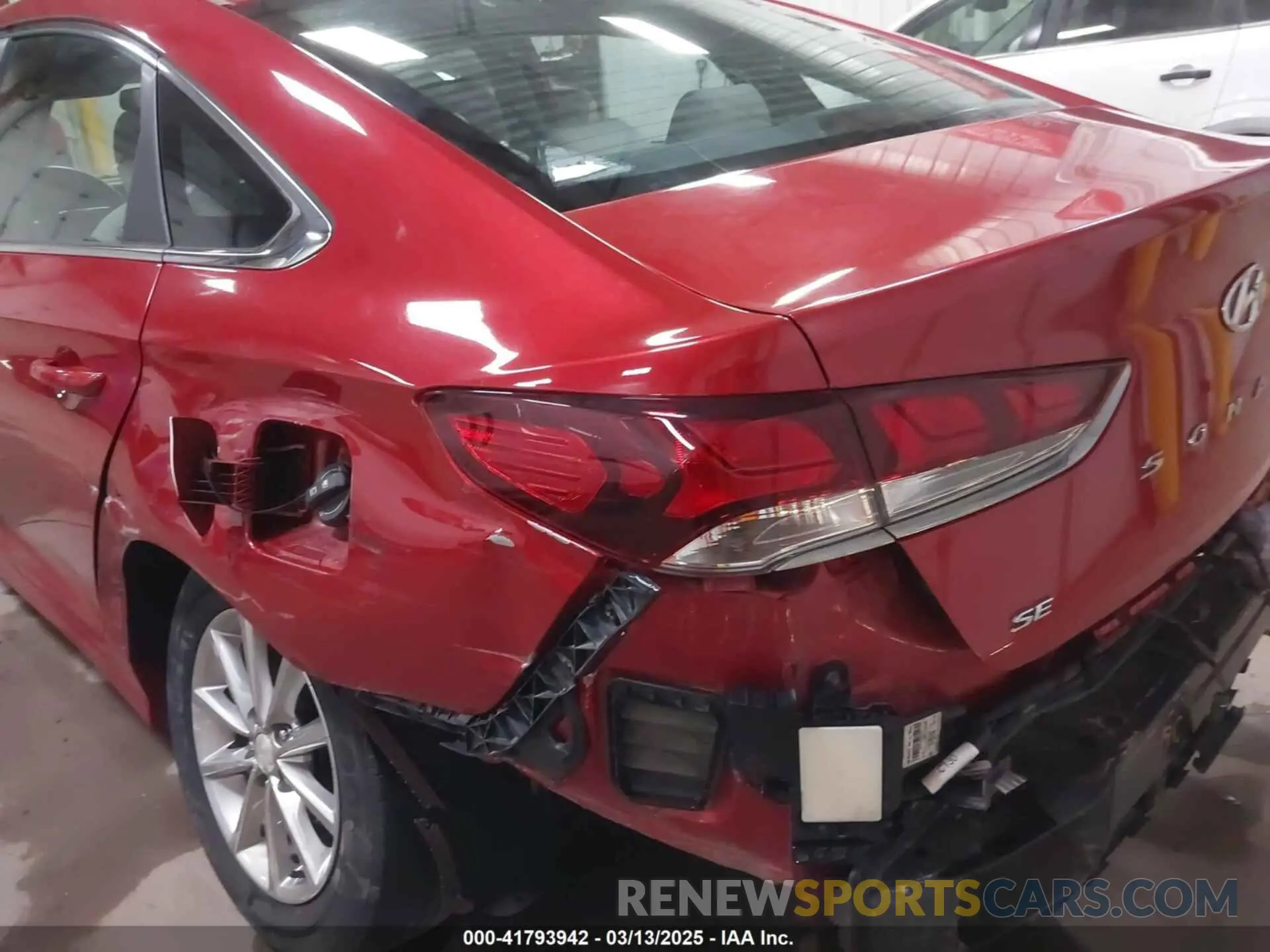 18 fotografías del automóvil dañado 5NPE24AF5KH735198 HYUNDAI SONATA 2019