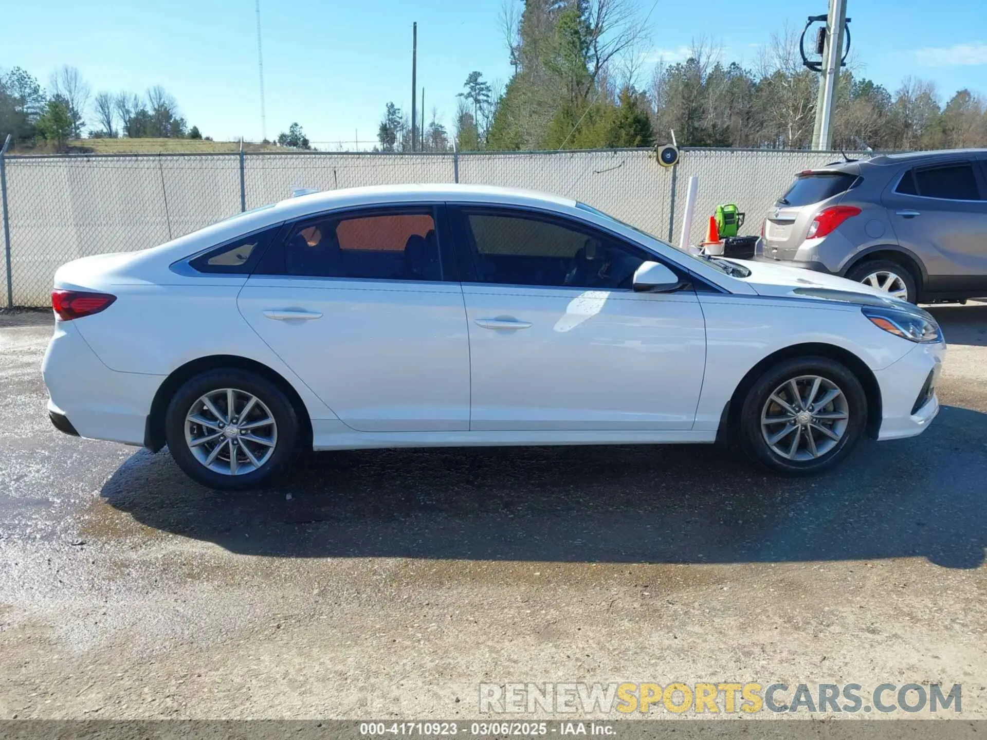 14 fotografías del automóvil dañado 5NPE24AF5KH738070 HYUNDAI SONATA 2019