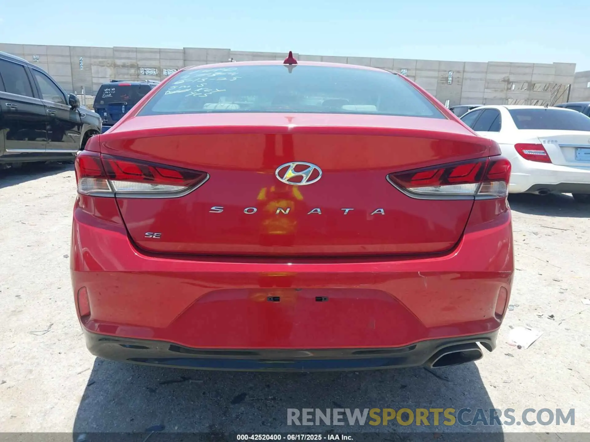 16 fotografías del automóvil dañado 5NPE24AF5KH752583 HYUNDAI SONATA 2019