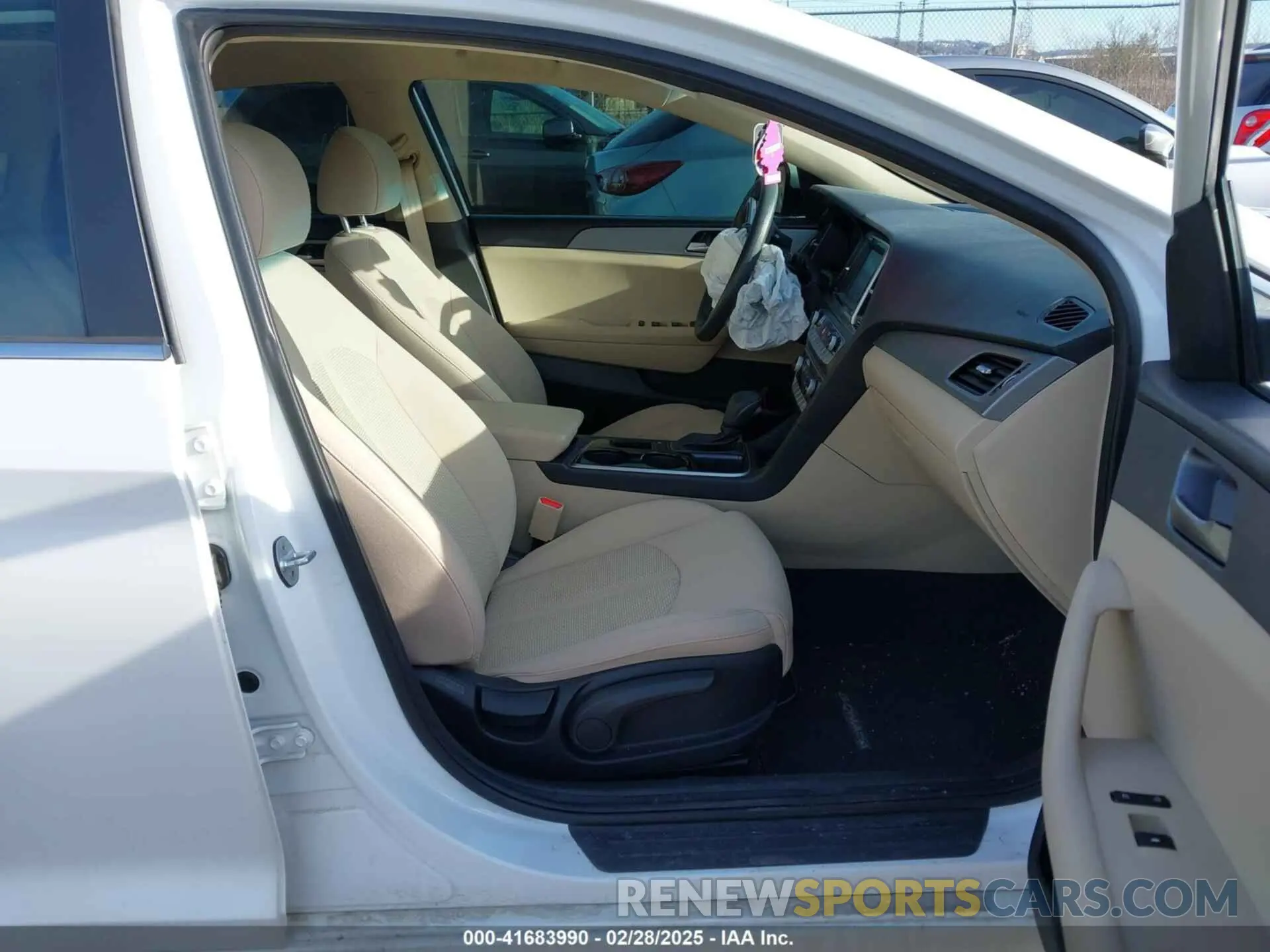 5 fotografías del automóvil dañado 5NPE24AF5KH770212 HYUNDAI SONATA 2019