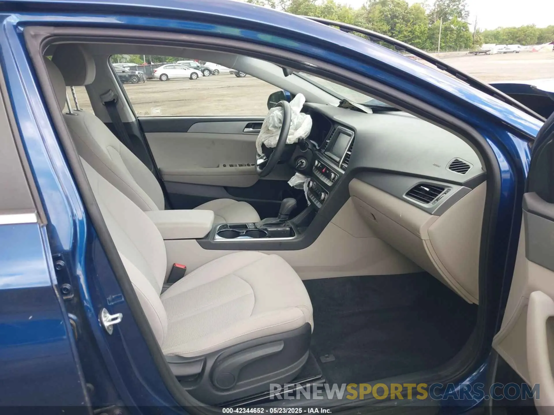 5 fotografías del automóvil dañado 5NPE24AF5KH790573 HYUNDAI SONATA 2019