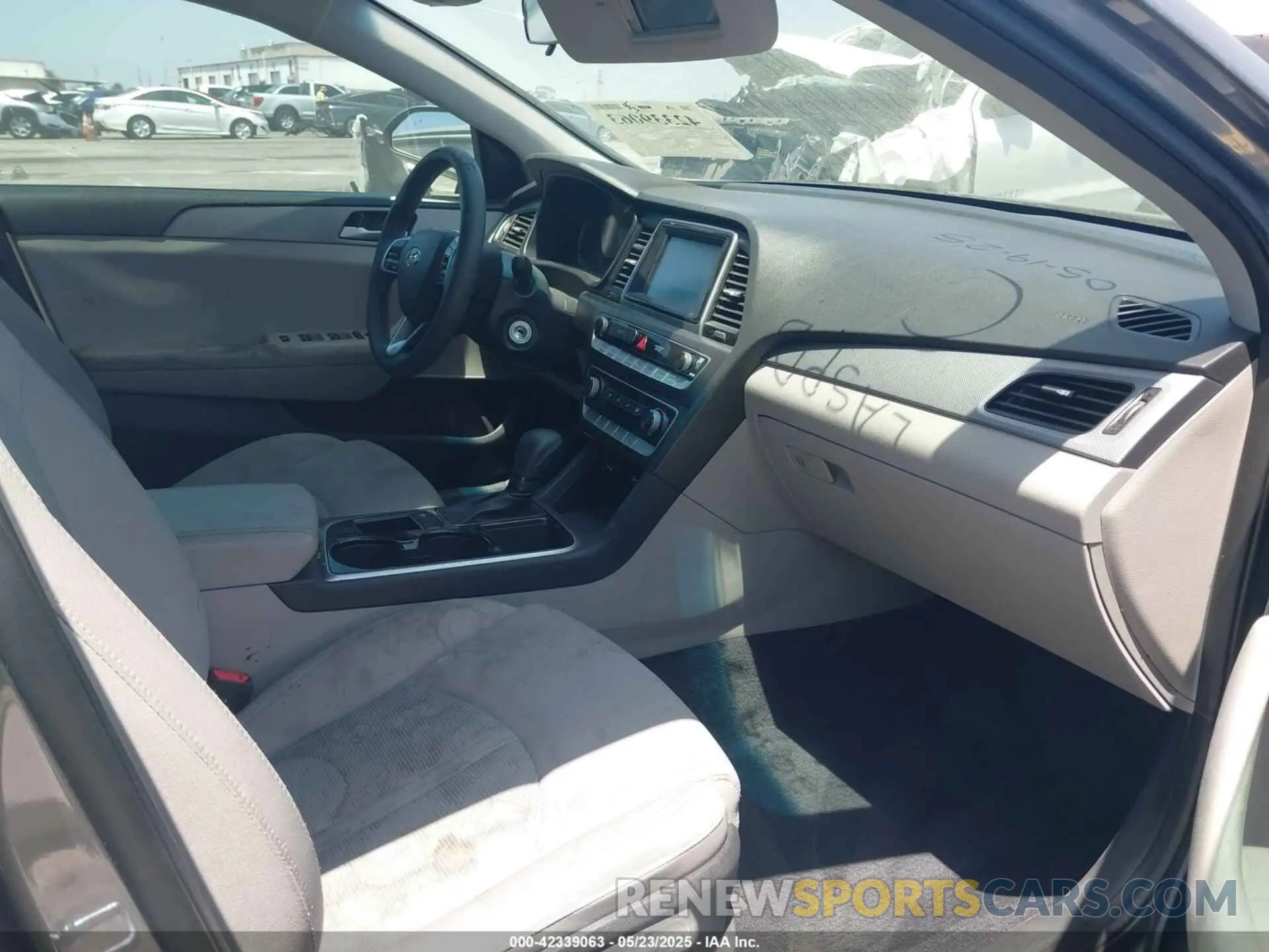 5 fotografías del automóvil dañado 5NPE24AF5KH792808 HYUNDAI SONATA 2019