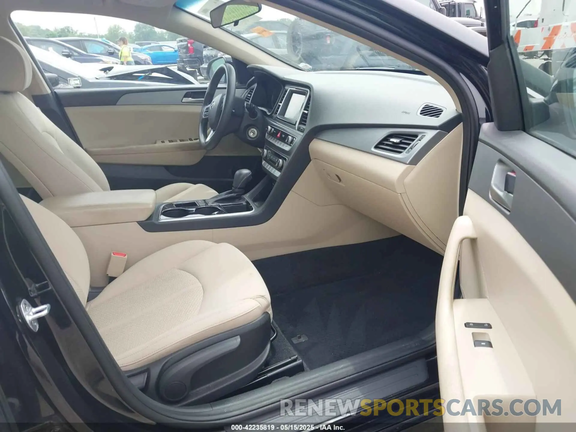 5 fotografías del automóvil dañado 5NPE24AF5KH805900 HYUNDAI SONATA 2019