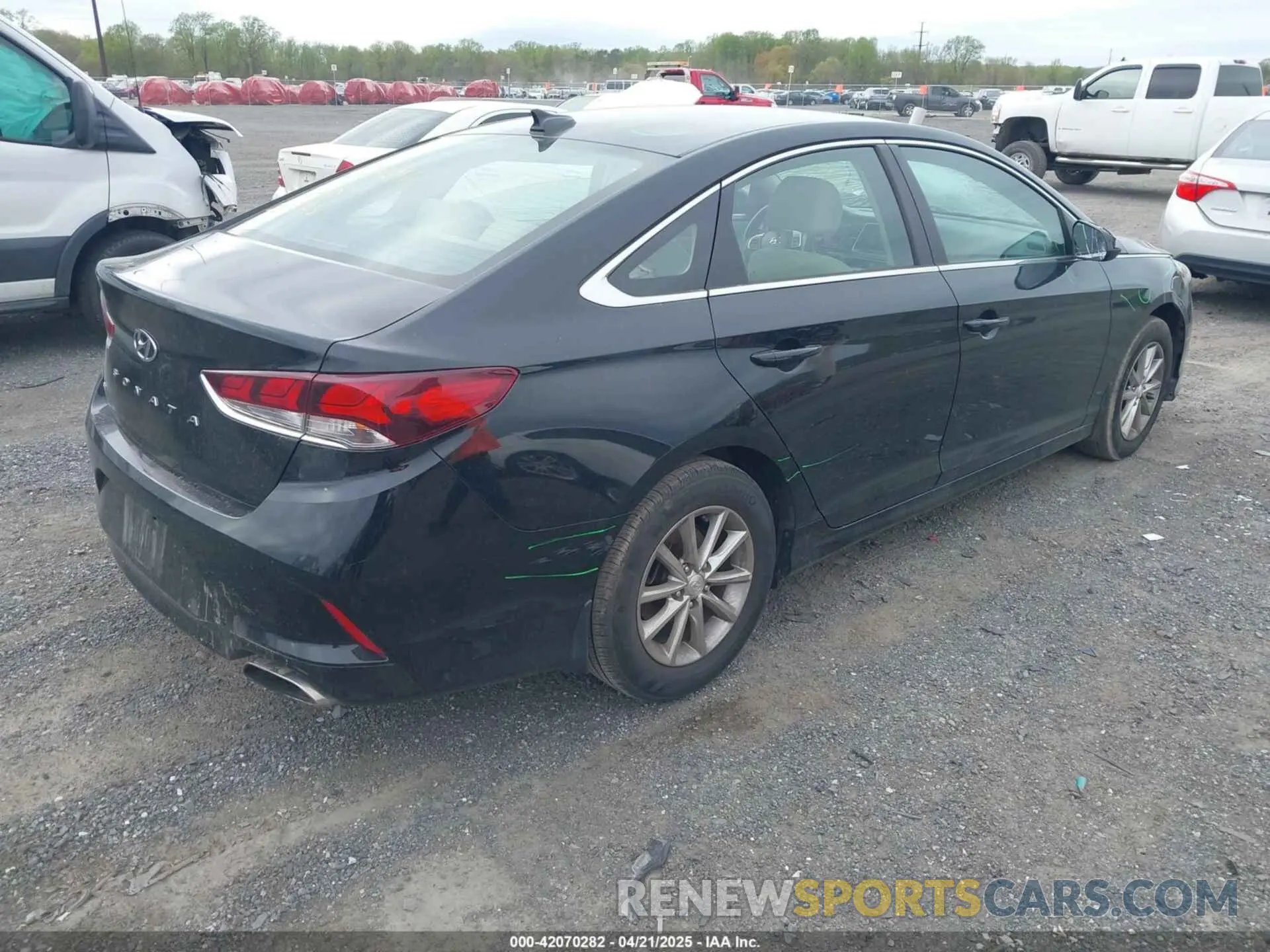 4 fotografías del automóvil dañado 5NPE24AF6KH734061 HYUNDAI SONATA 2019