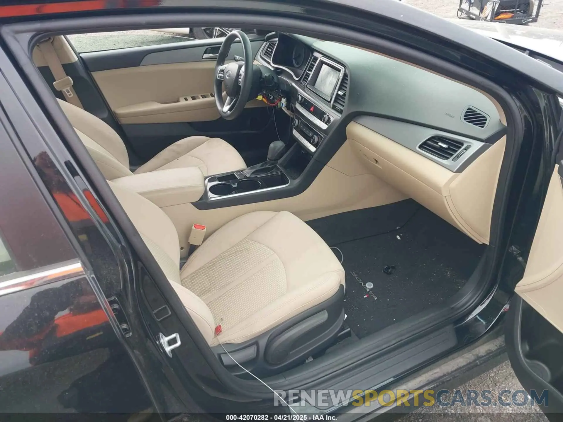 5 fotografías del automóvil dañado 5NPE24AF6KH734061 HYUNDAI SONATA 2019
