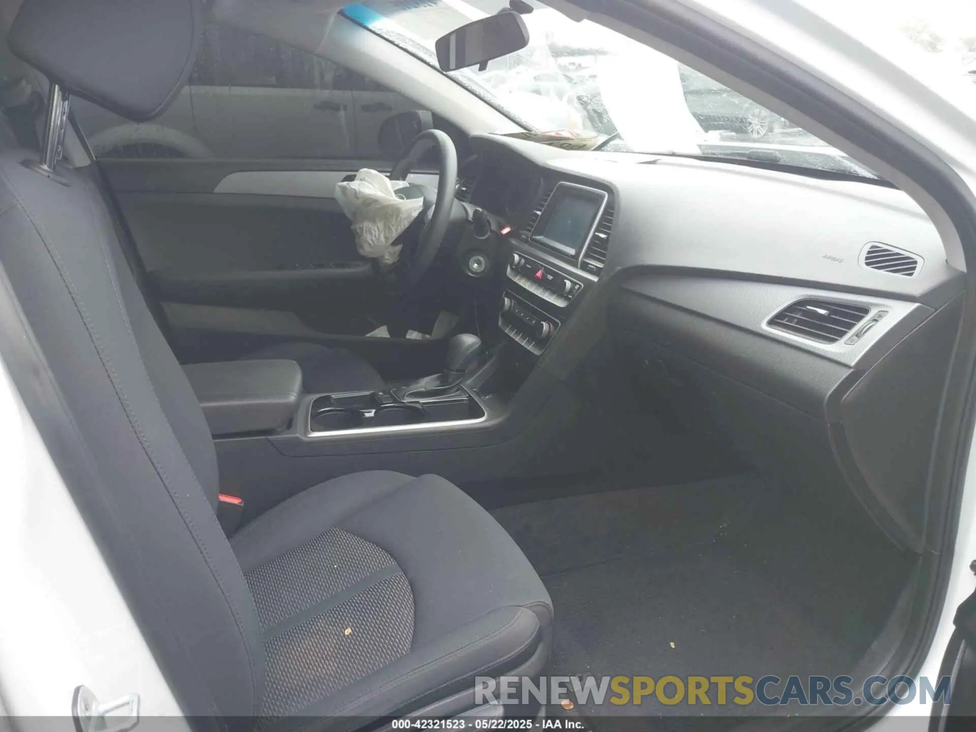 5 fotografías del automóvil dañado 5NPE24AF6KH741981 HYUNDAI SONATA 2019