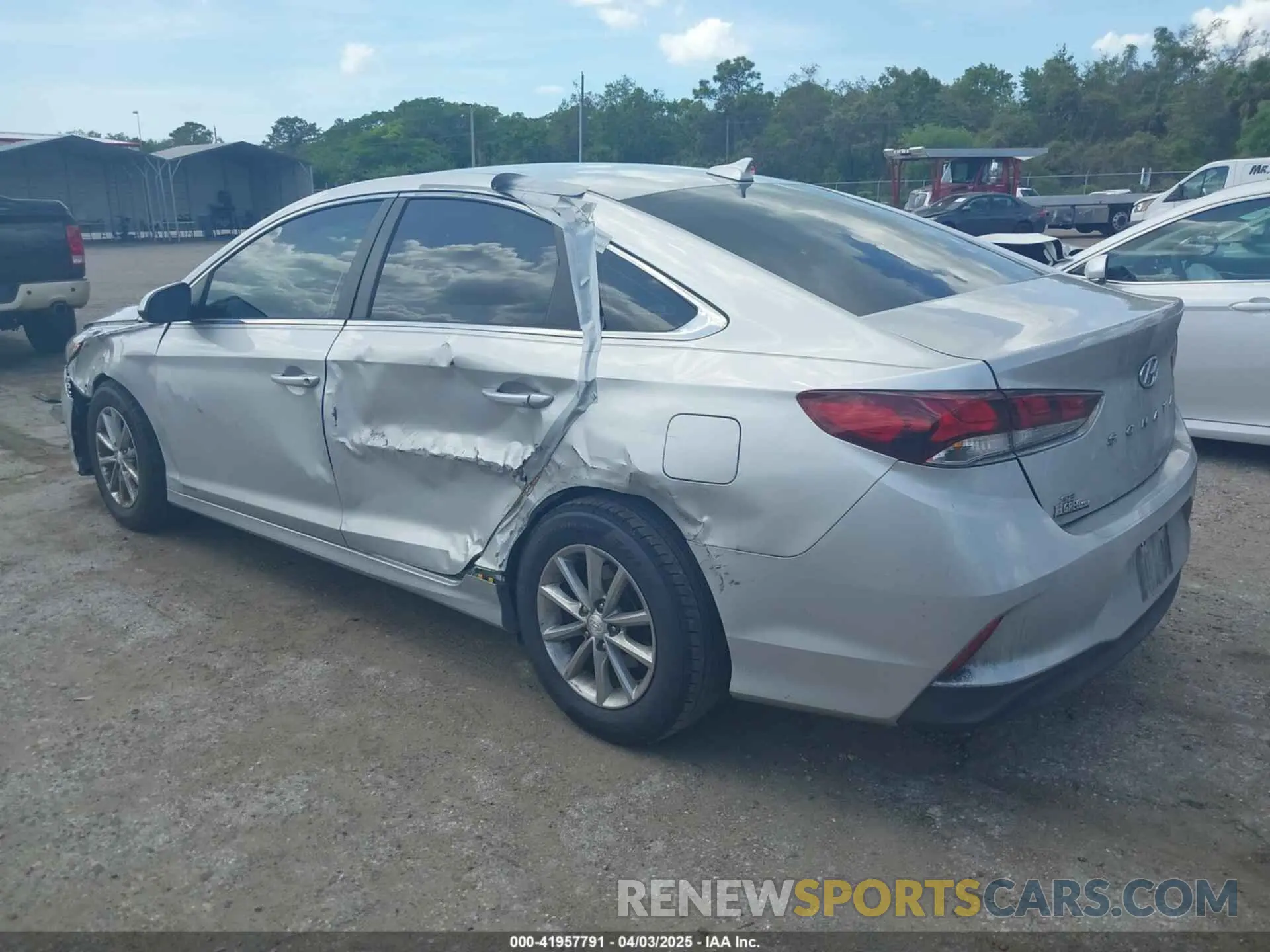 3 fotografías del automóvil dañado 5NPE24AF6KH746694 HYUNDAI SONATA 2019