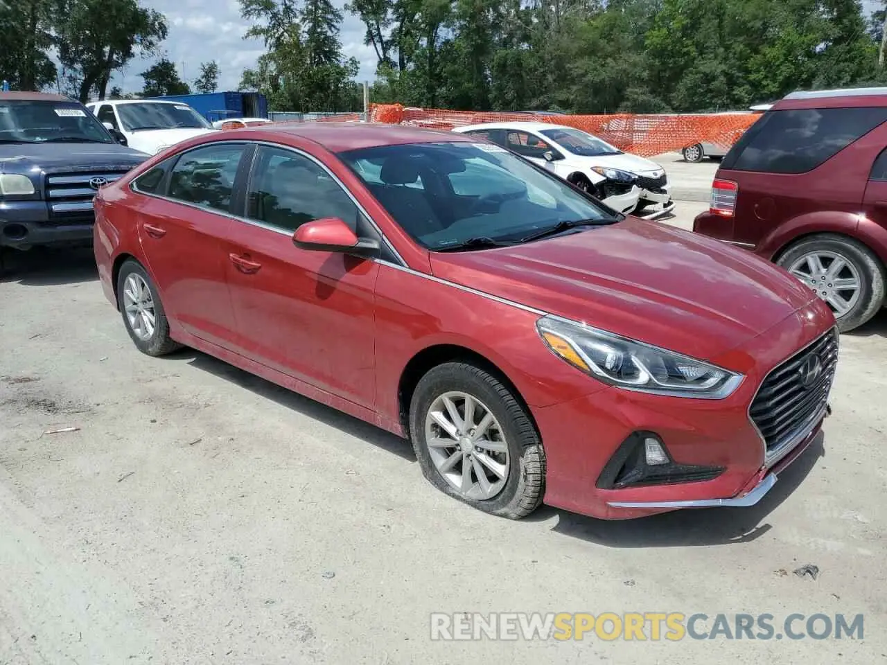 4 fotografías del automóvil dañado 5NPE24AF6KH748817 HYUNDAI SONATA 2019