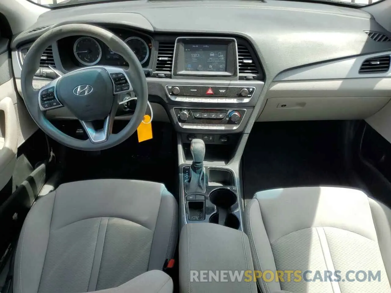 8 fotografías del automóvil dañado 5NPE24AF6KH748817 HYUNDAI SONATA 2019
