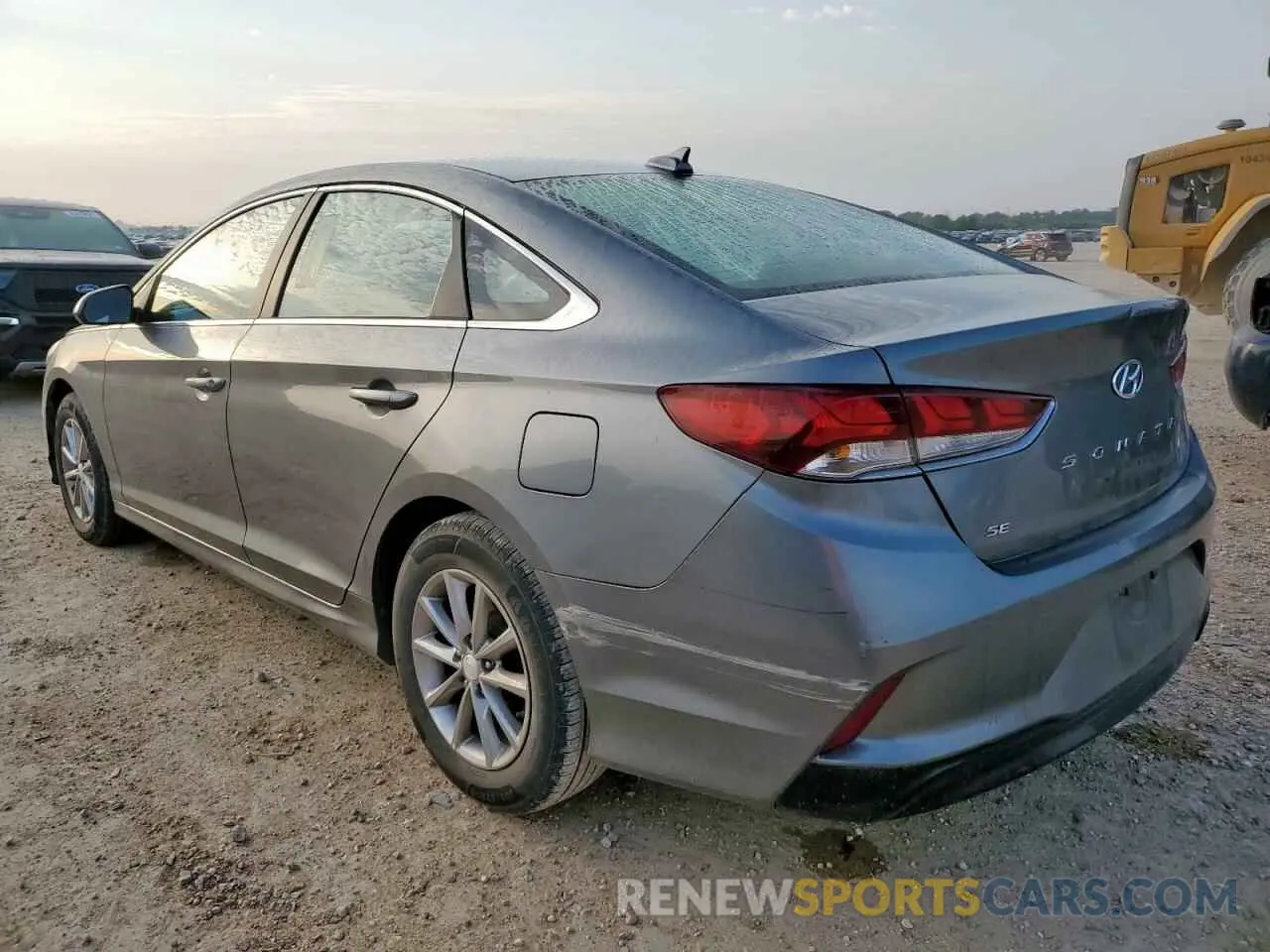 2 fotografías del automóvil dañado 5NPE24AF6KH776410 HYUNDAI SONATA 2019