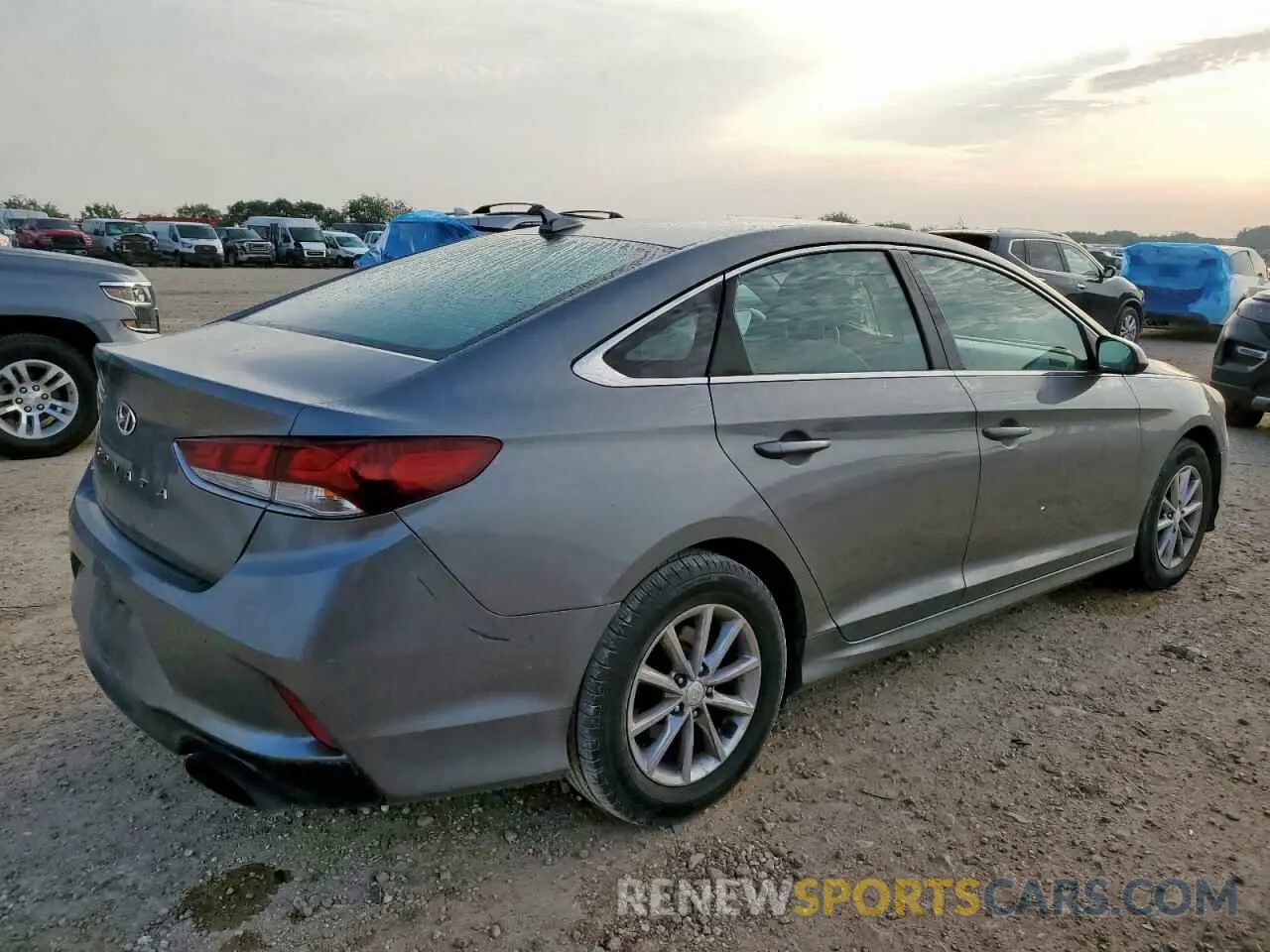 3 fotografías del automóvil dañado 5NPE24AF6KH776410 HYUNDAI SONATA 2019