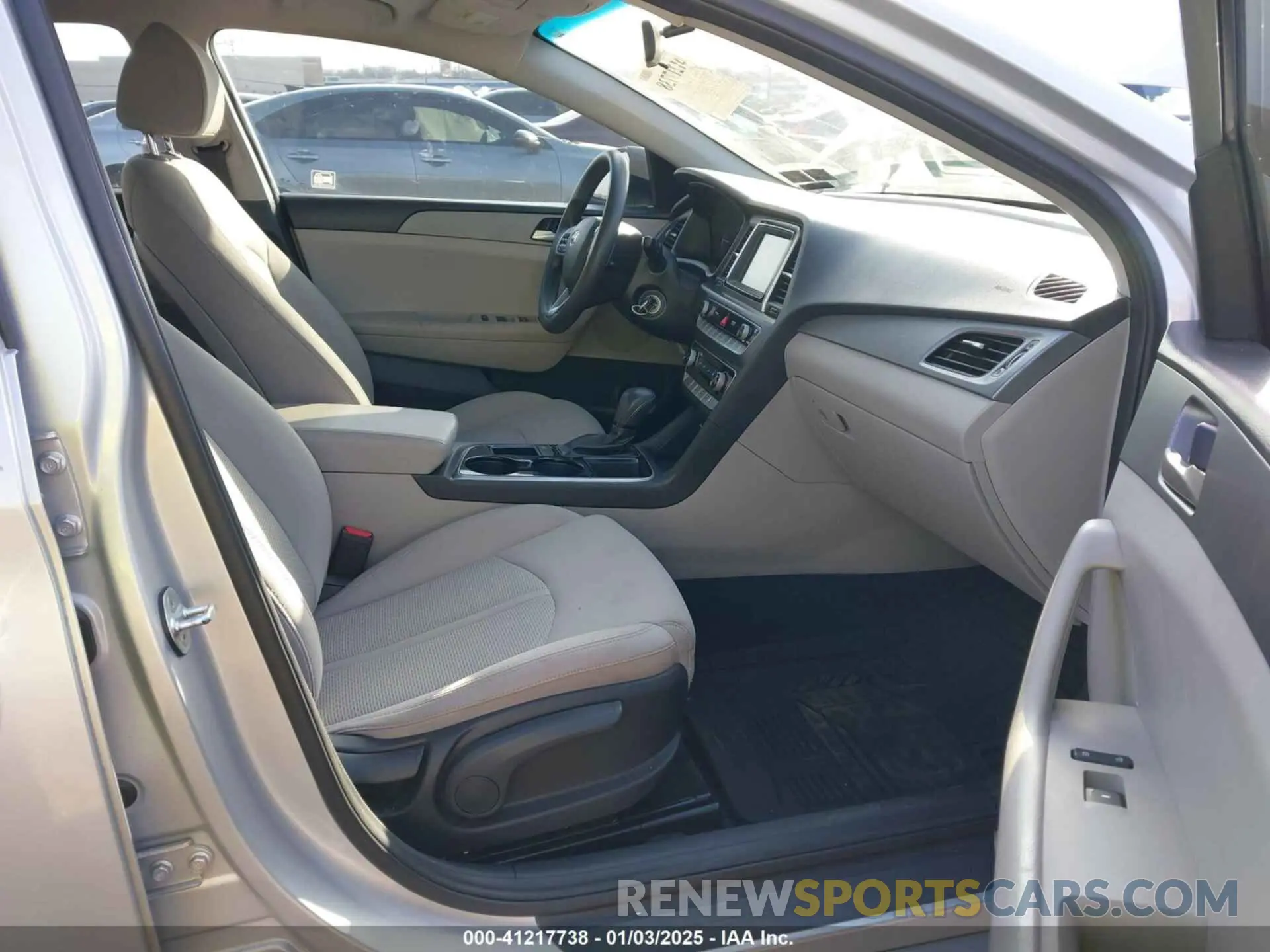 5 fotografías del automóvil dañado 5NPE24AF6KH800351 HYUNDAI SONATA 2019