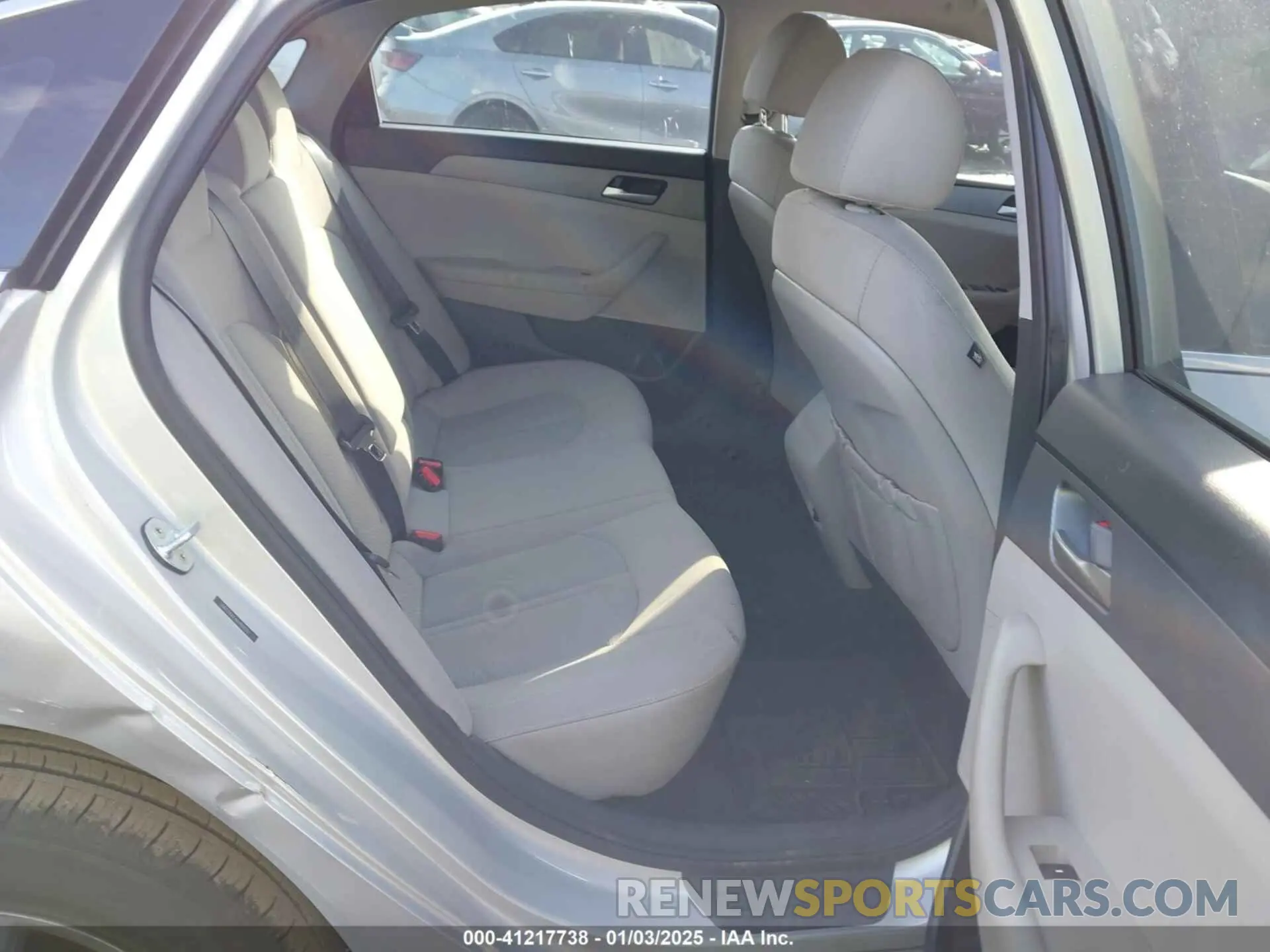 8 fotografías del automóvil dañado 5NPE24AF6KH800351 HYUNDAI SONATA 2019