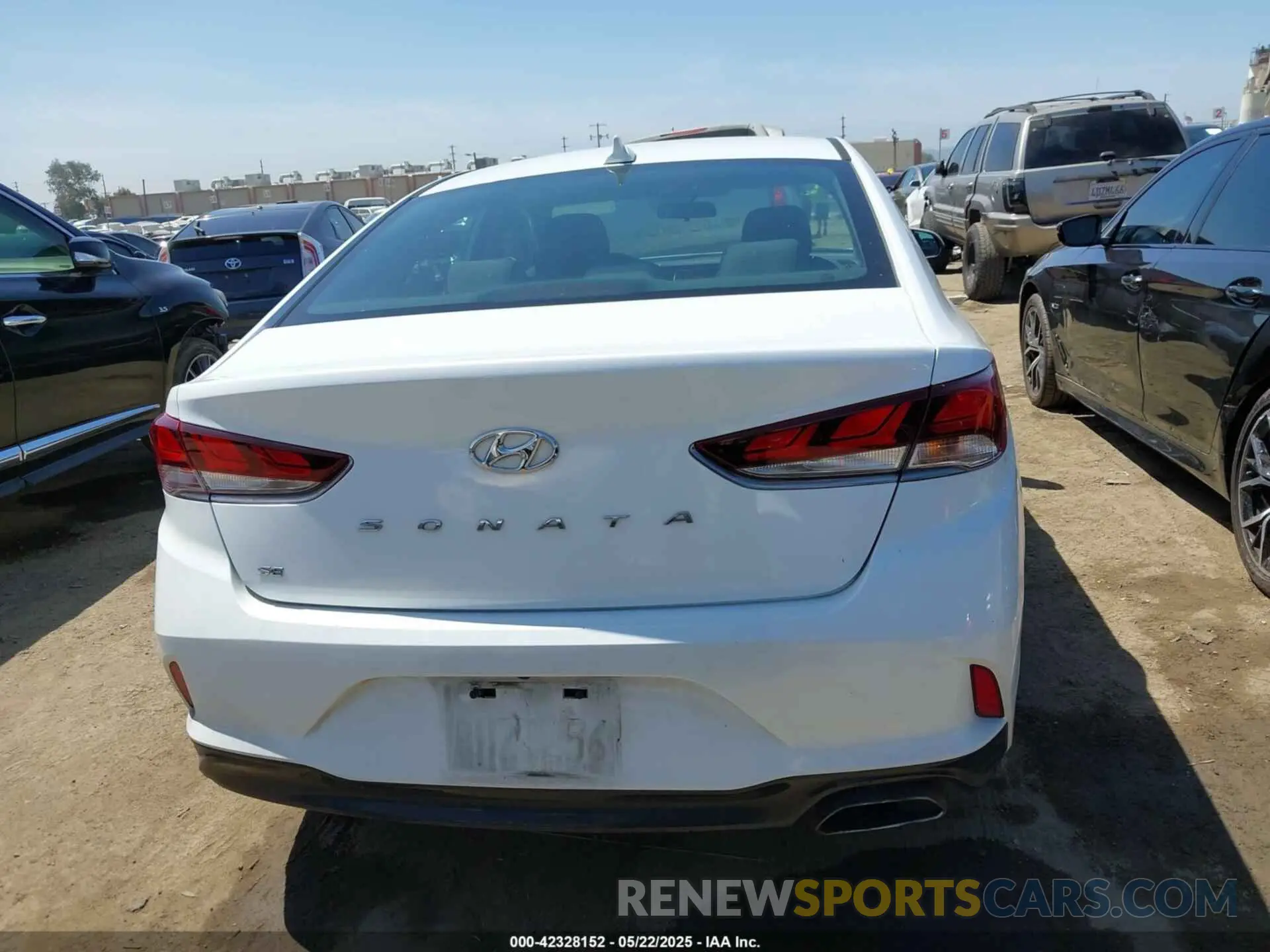 16 fotografías del automóvil dañado 5NPE24AF7KH736238 HYUNDAI SONATA 2019