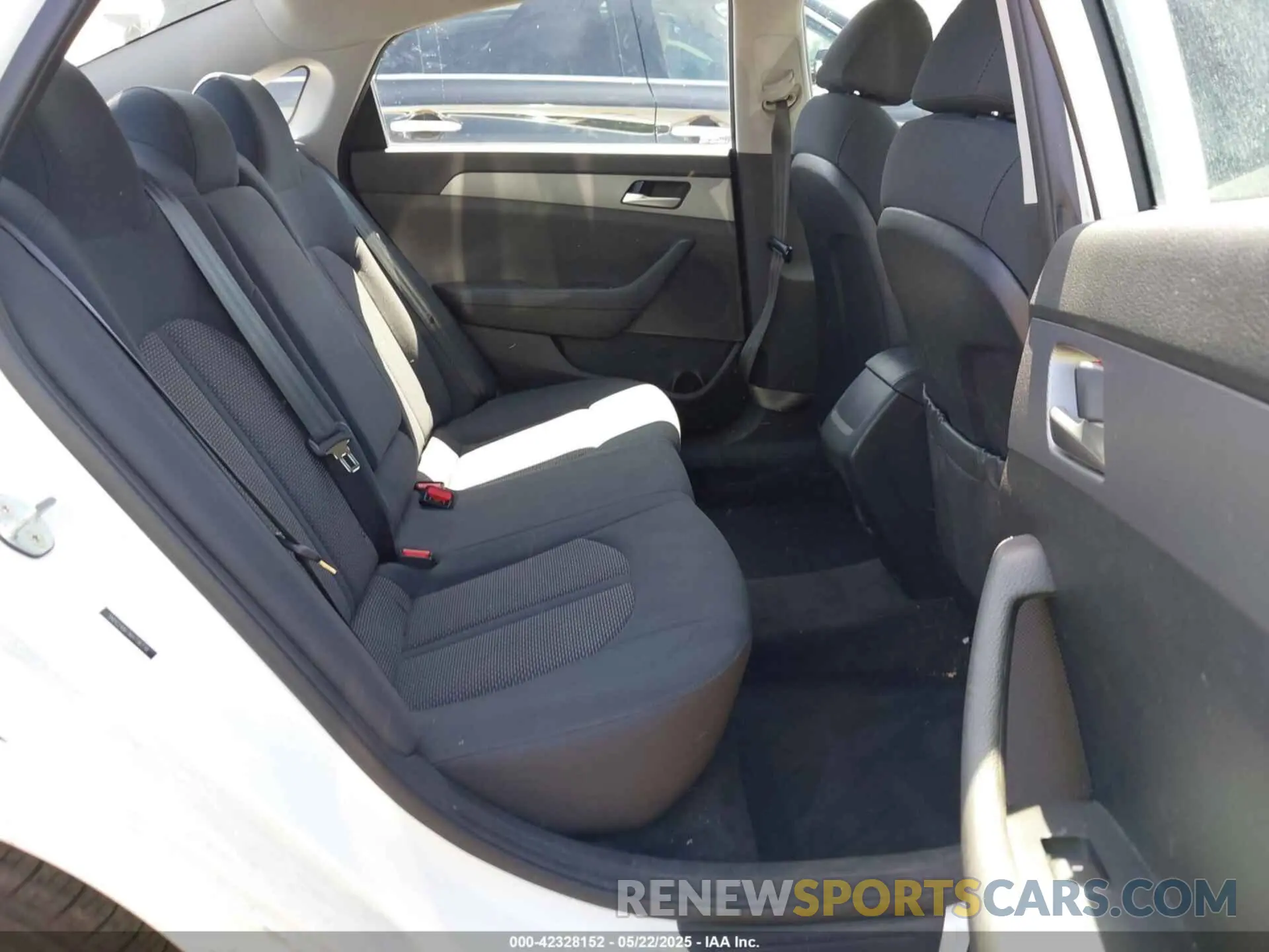 8 fotografías del automóvil dañado 5NPE24AF7KH736238 HYUNDAI SONATA 2019