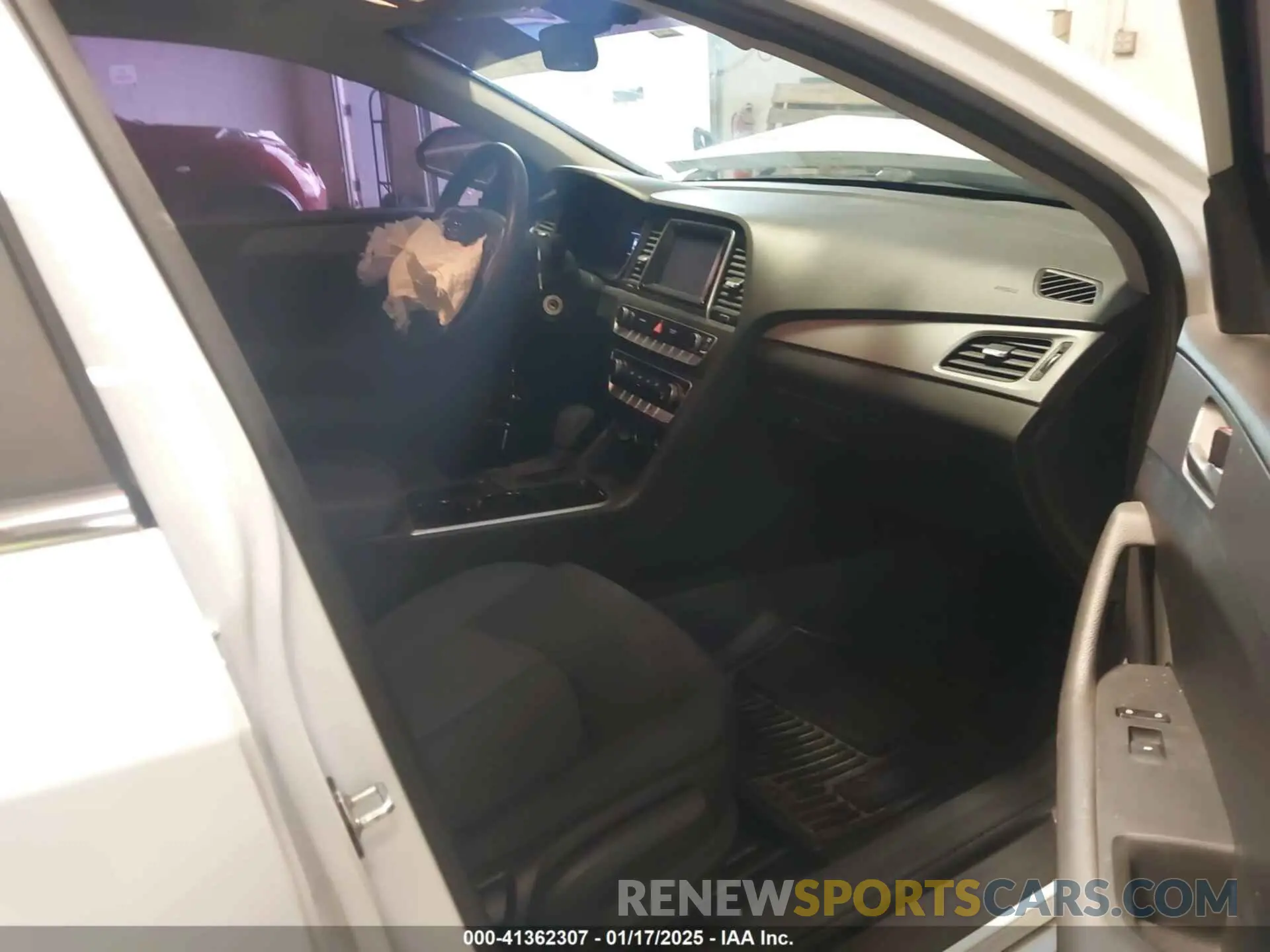 5 fotografías del automóvil dañado 5NPE24AF7KH740998 HYUNDAI SONATA 2019