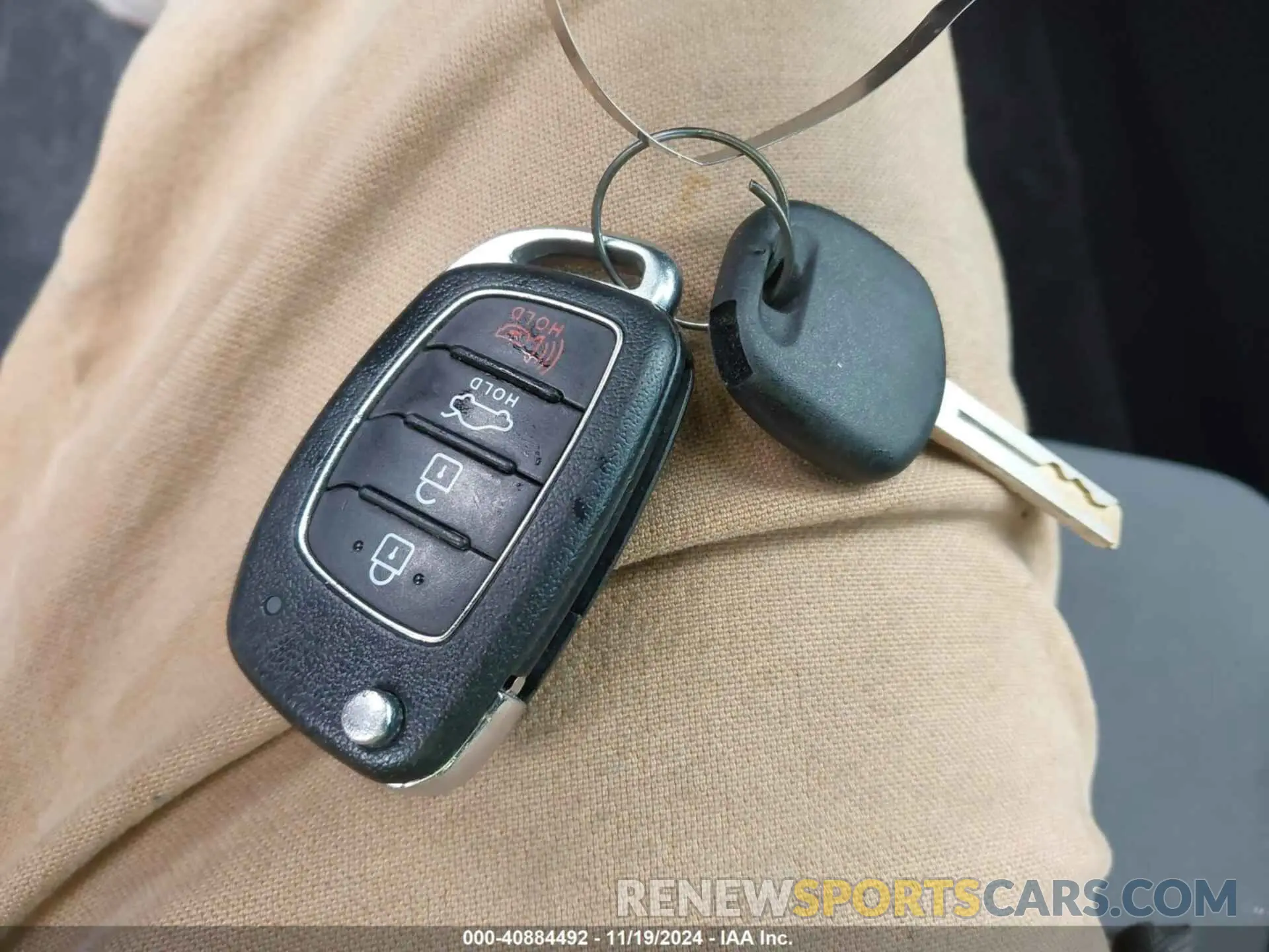 11 fotografías del automóvil dañado 5NPE24AF7KH746963 HYUNDAI SONATA 2019