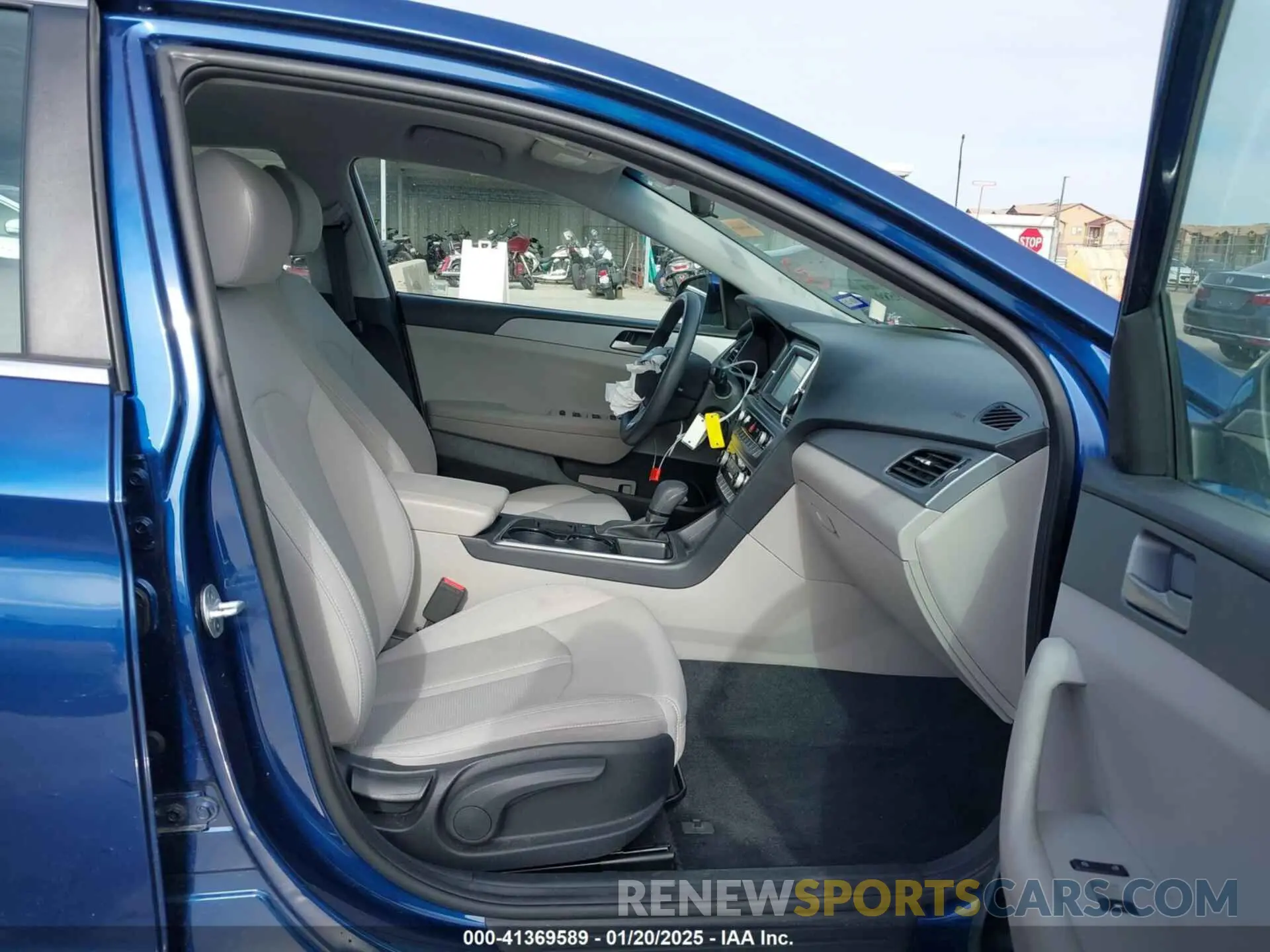 5 fotografías del automóvil dañado 5NPE24AF7KH772978 HYUNDAI SONATA 2019
