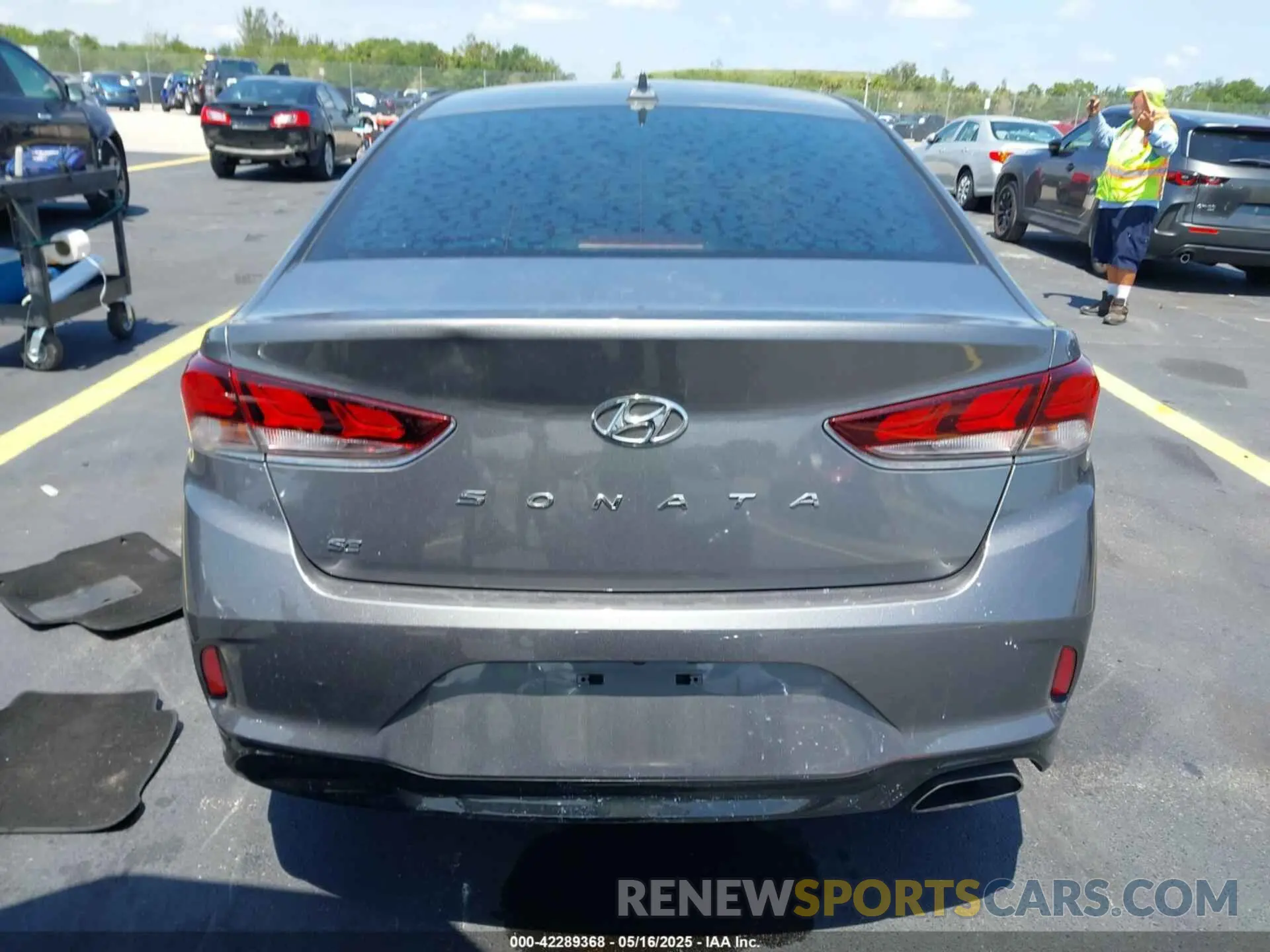 17 fotografías del automóvil dañado 5NPE24AF7KH819538 HYUNDAI SONATA 2019