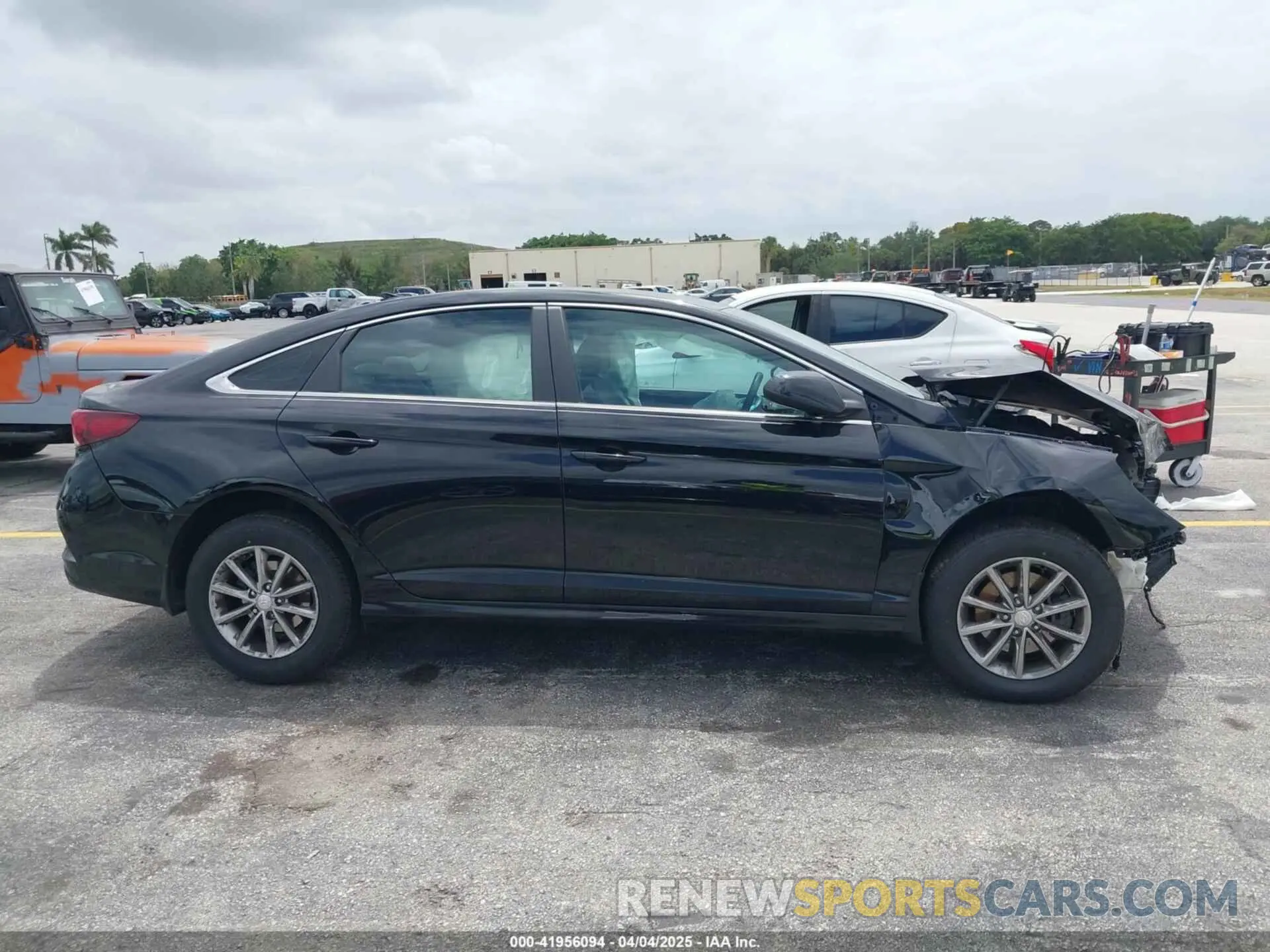 14 fotografías del automóvil dañado 5NPE24AF8KH747006 HYUNDAI SONATA 2019