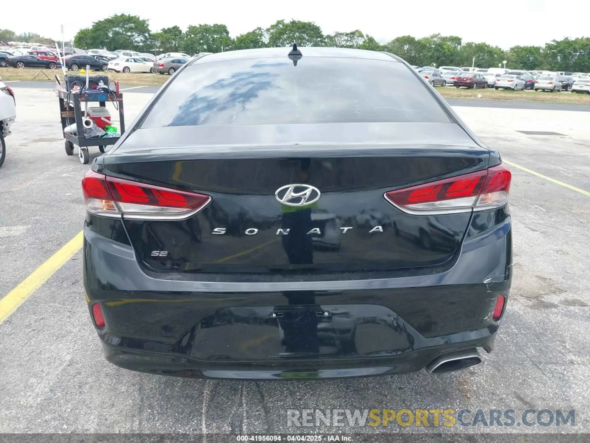 17 fotografías del automóvil dañado 5NPE24AF8KH747006 HYUNDAI SONATA 2019