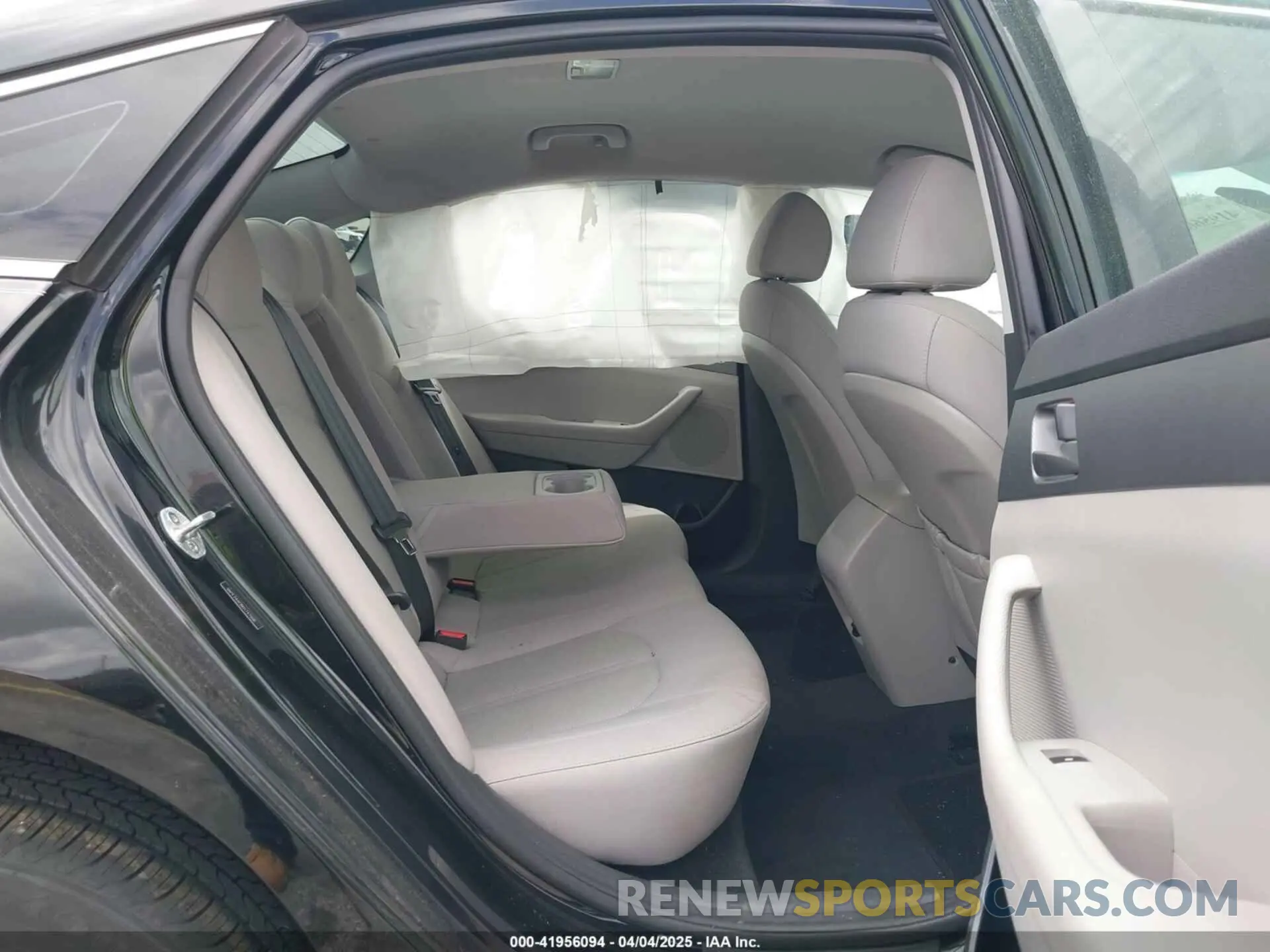 8 fotografías del automóvil dañado 5NPE24AF8KH747006 HYUNDAI SONATA 2019