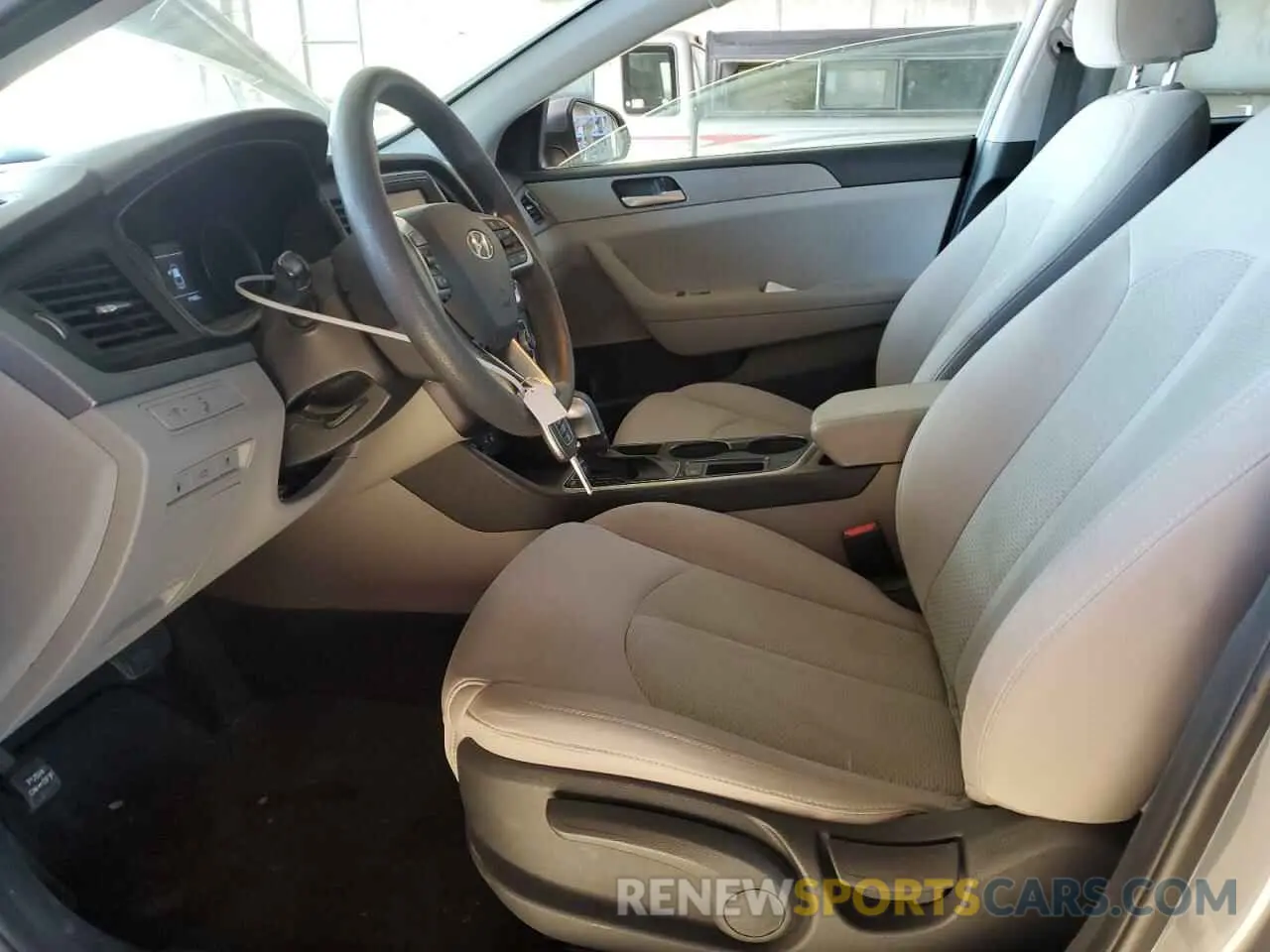 7 fotografías del automóvil dañado 5NPE24AF8KH755817 HYUNDAI SONATA 2019