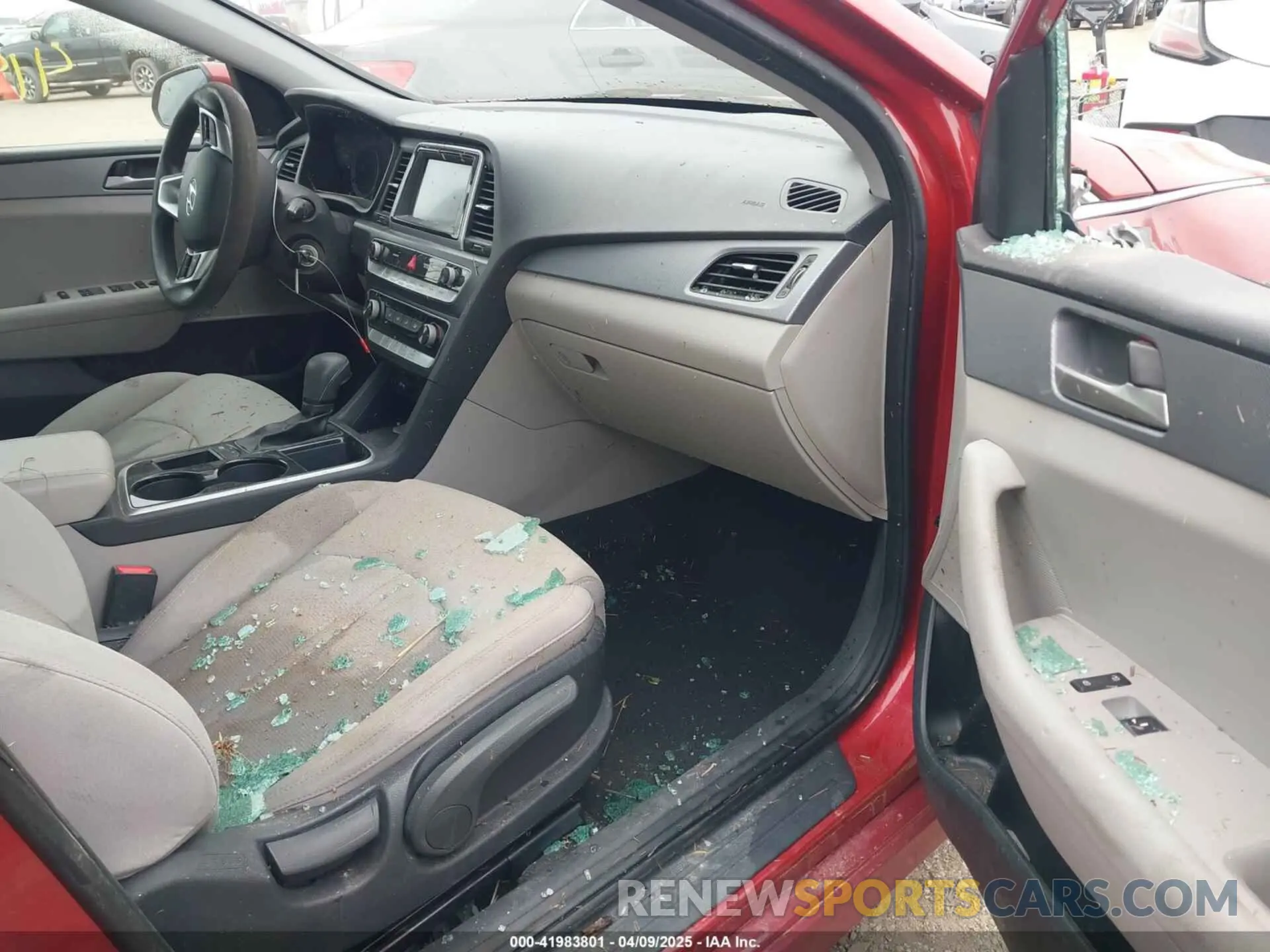5 fotografías del automóvil dañado 5NPE24AF8KH789935 HYUNDAI SONATA 2019