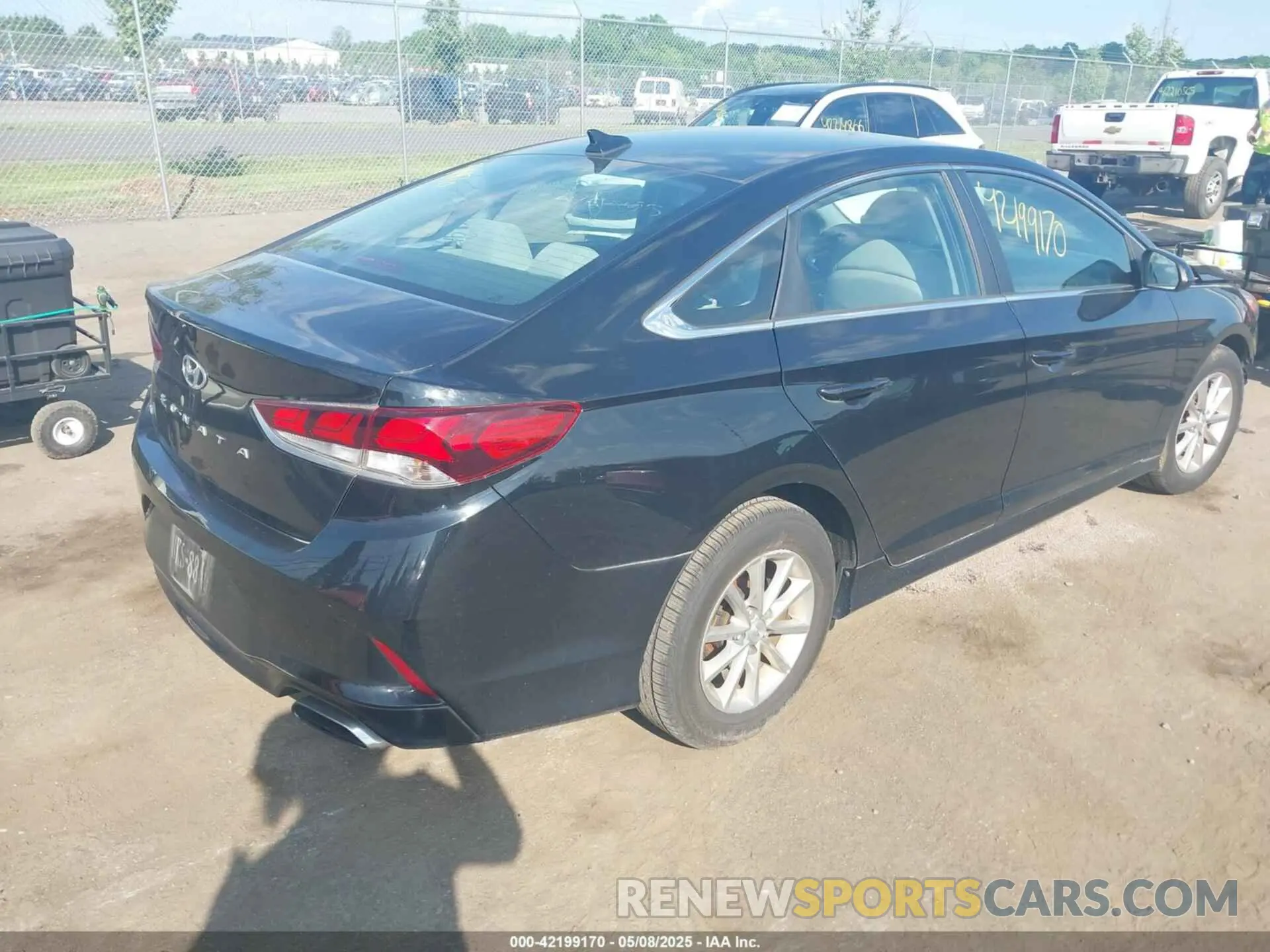4 fotografías del automóvil dañado 5NPE24AF8KH790521 HYUNDAI SONATA 2019