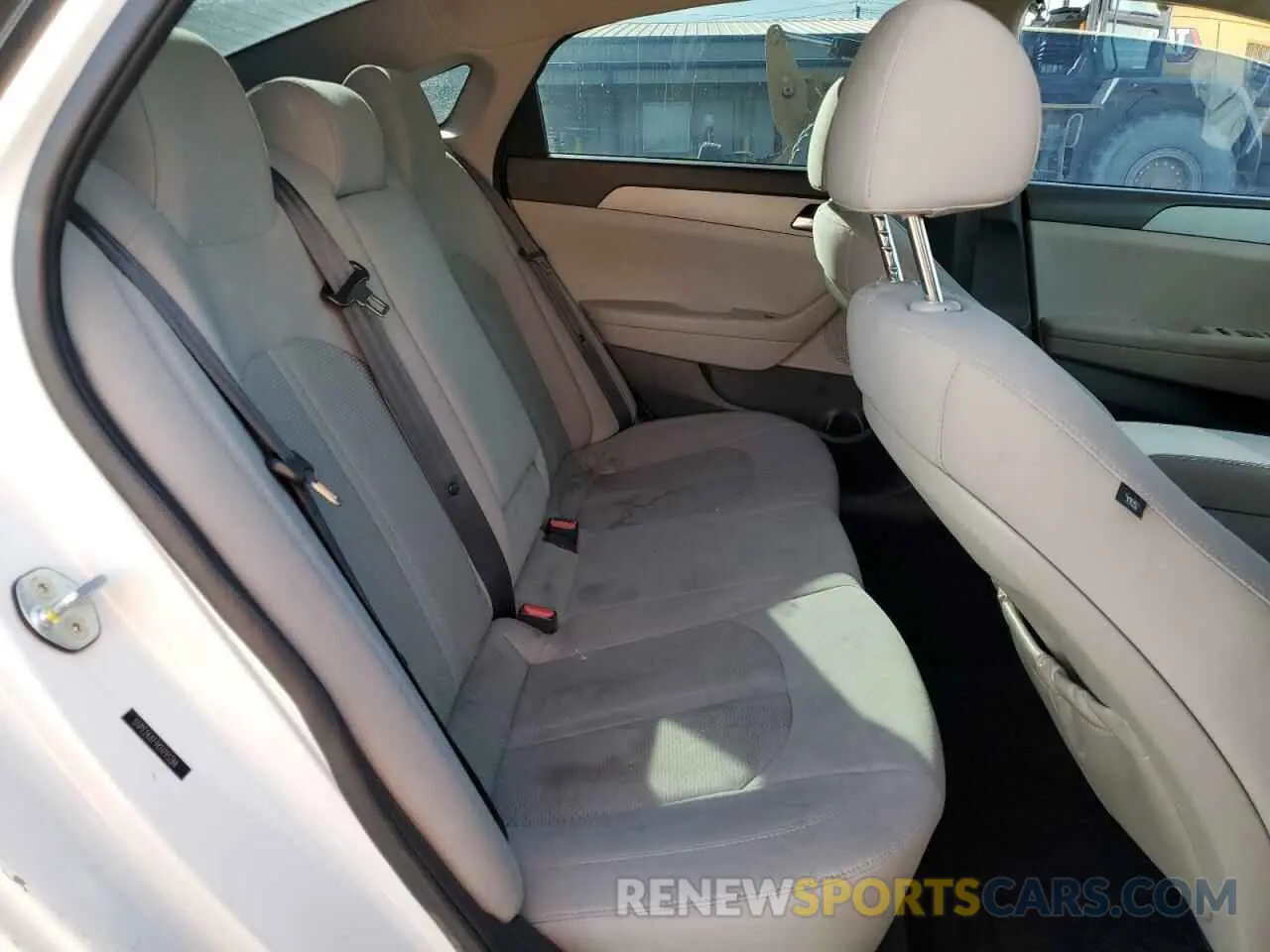 10 fotografías del automóvil dañado 5NPE24AF9KH795288 HYUNDAI SONATA 2019