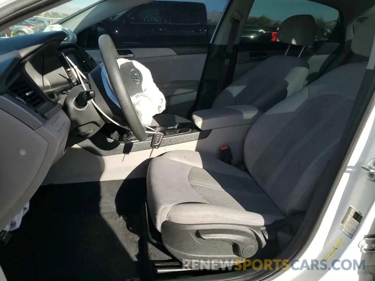 7 fotografías del automóvil dañado 5NPE24AF9KH795288 HYUNDAI SONATA 2019
