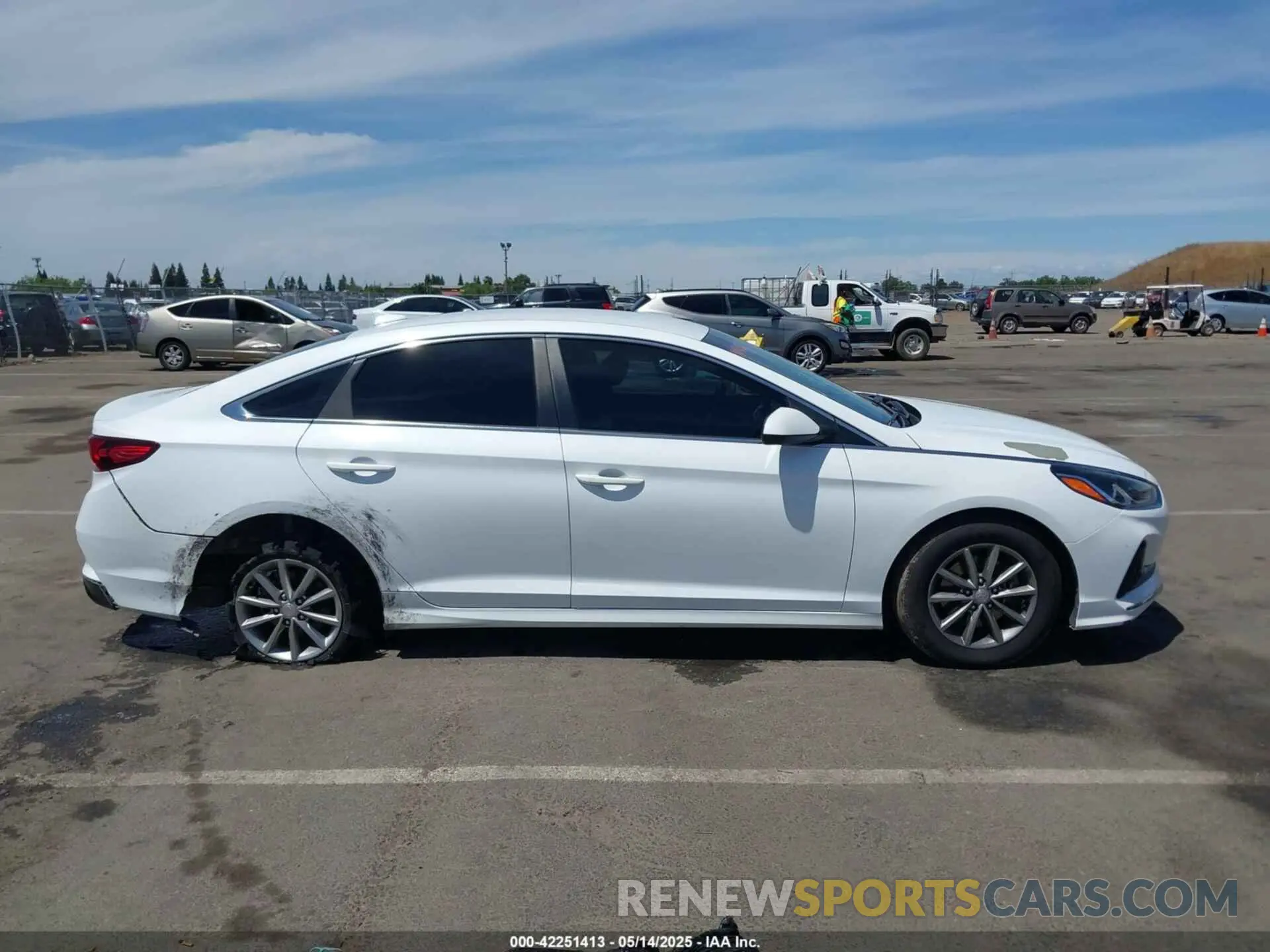 12 fotografías del automóvil dañado 5NPE24AFXKH739599 HYUNDAI SONATA 2019