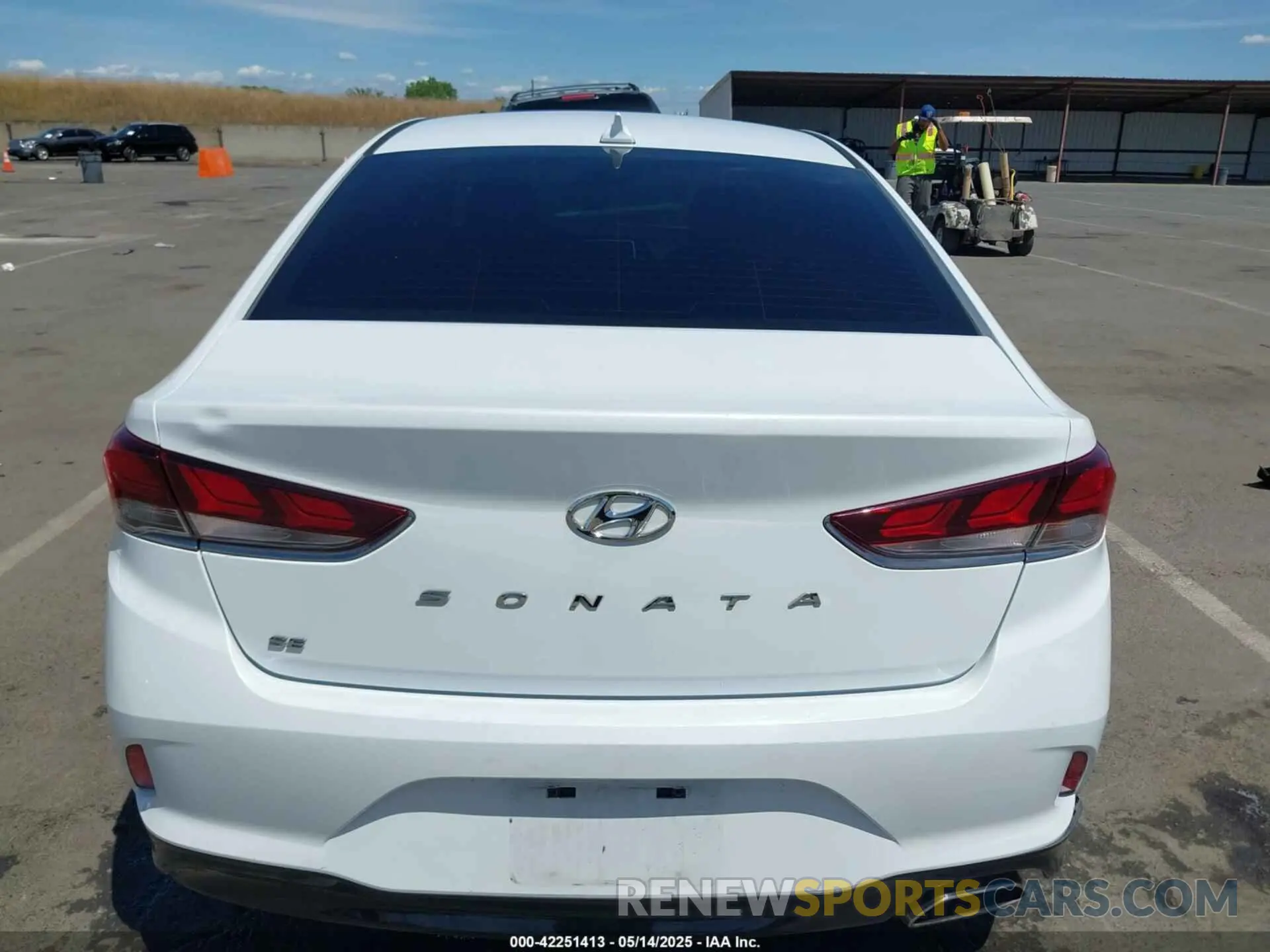 15 fotografías del automóvil dañado 5NPE24AFXKH739599 HYUNDAI SONATA 2019