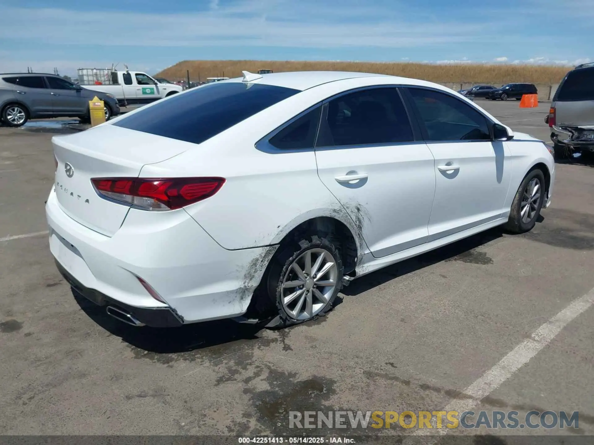 4 fotografías del automóvil dañado 5NPE24AFXKH739599 HYUNDAI SONATA 2019