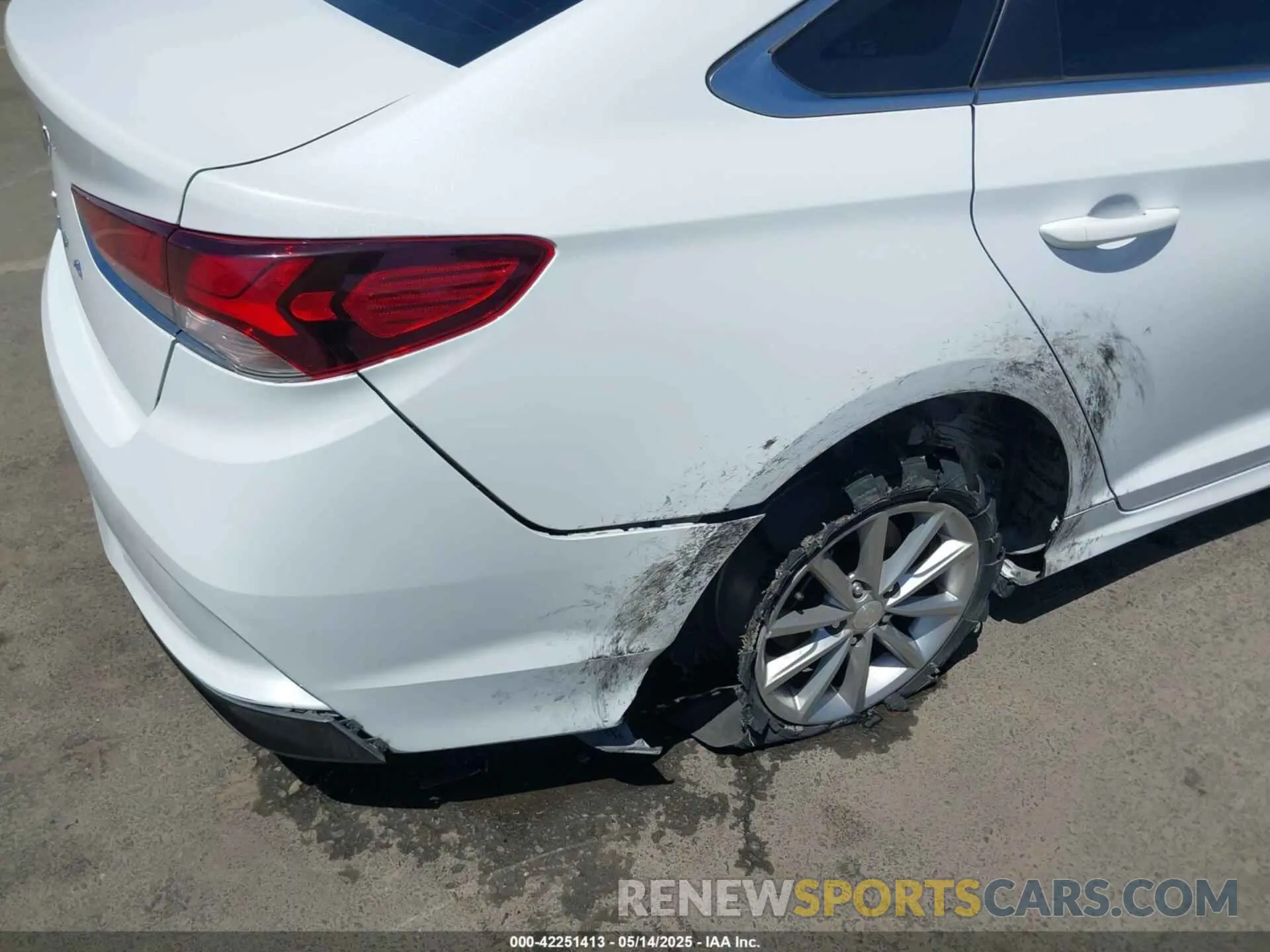 6 fotografías del automóvil dañado 5NPE24AFXKH739599 HYUNDAI SONATA 2019