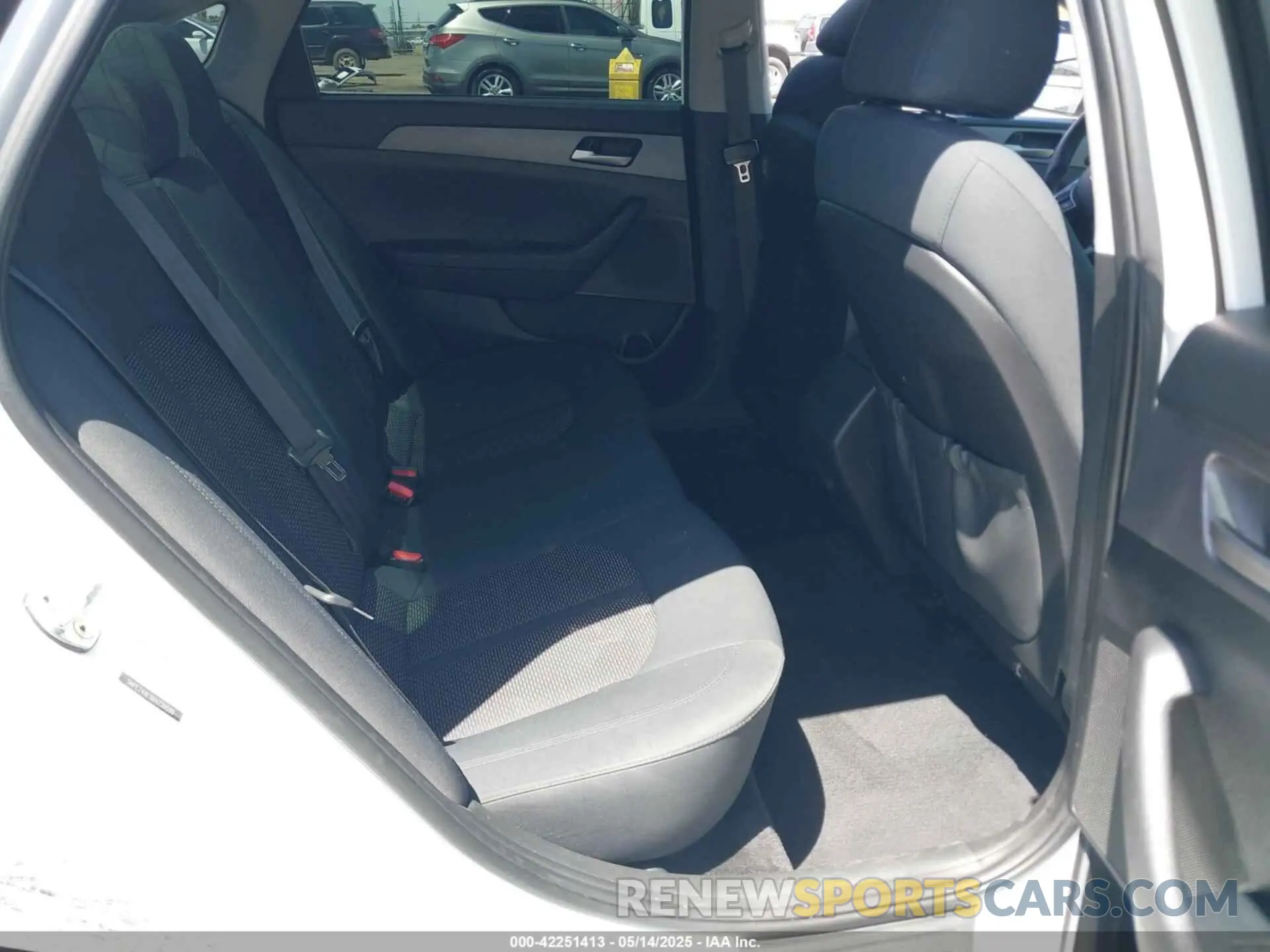 8 fotografías del automóvil dañado 5NPE24AFXKH739599 HYUNDAI SONATA 2019